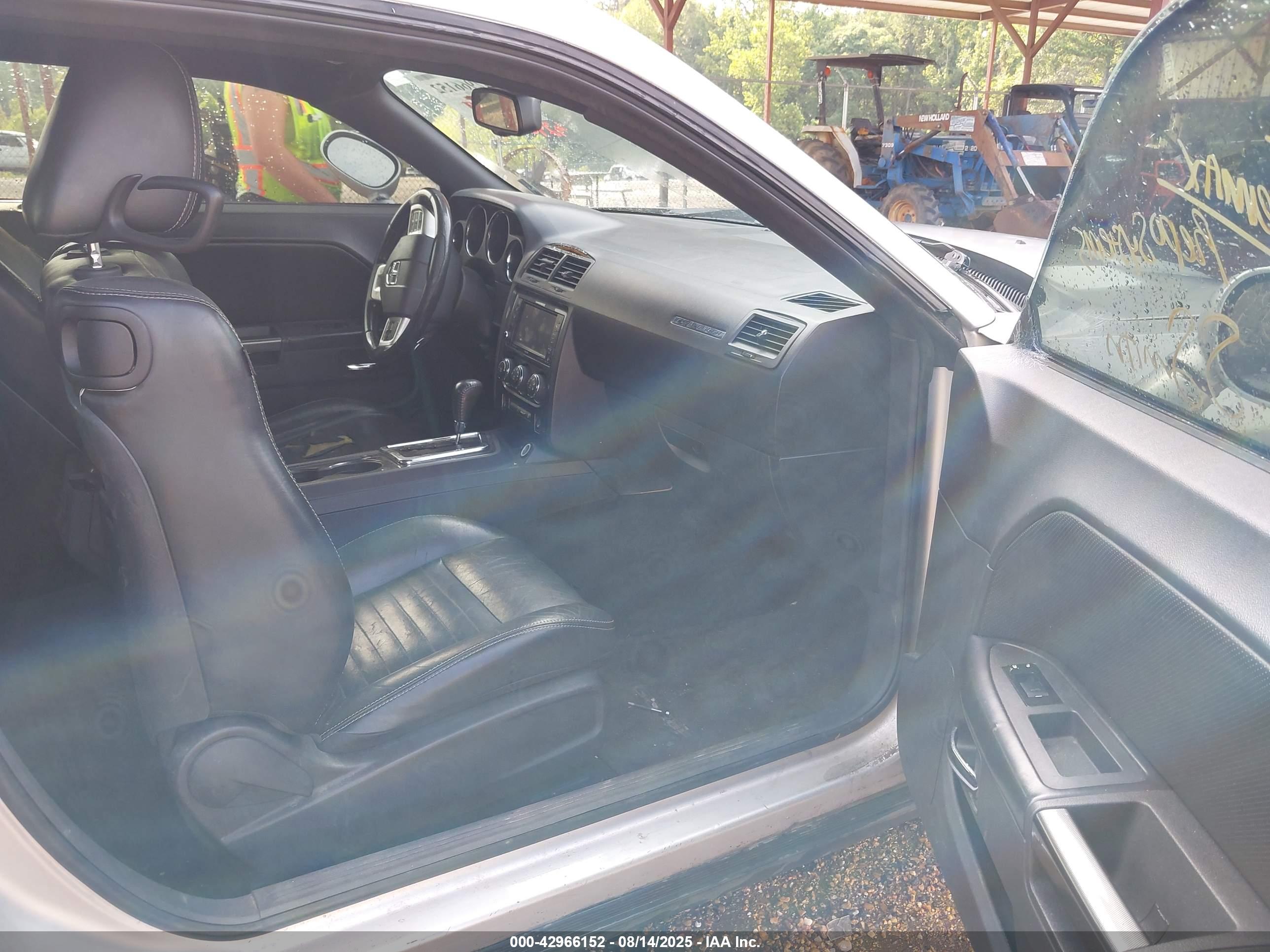 DODGE CHALLENGER image 5