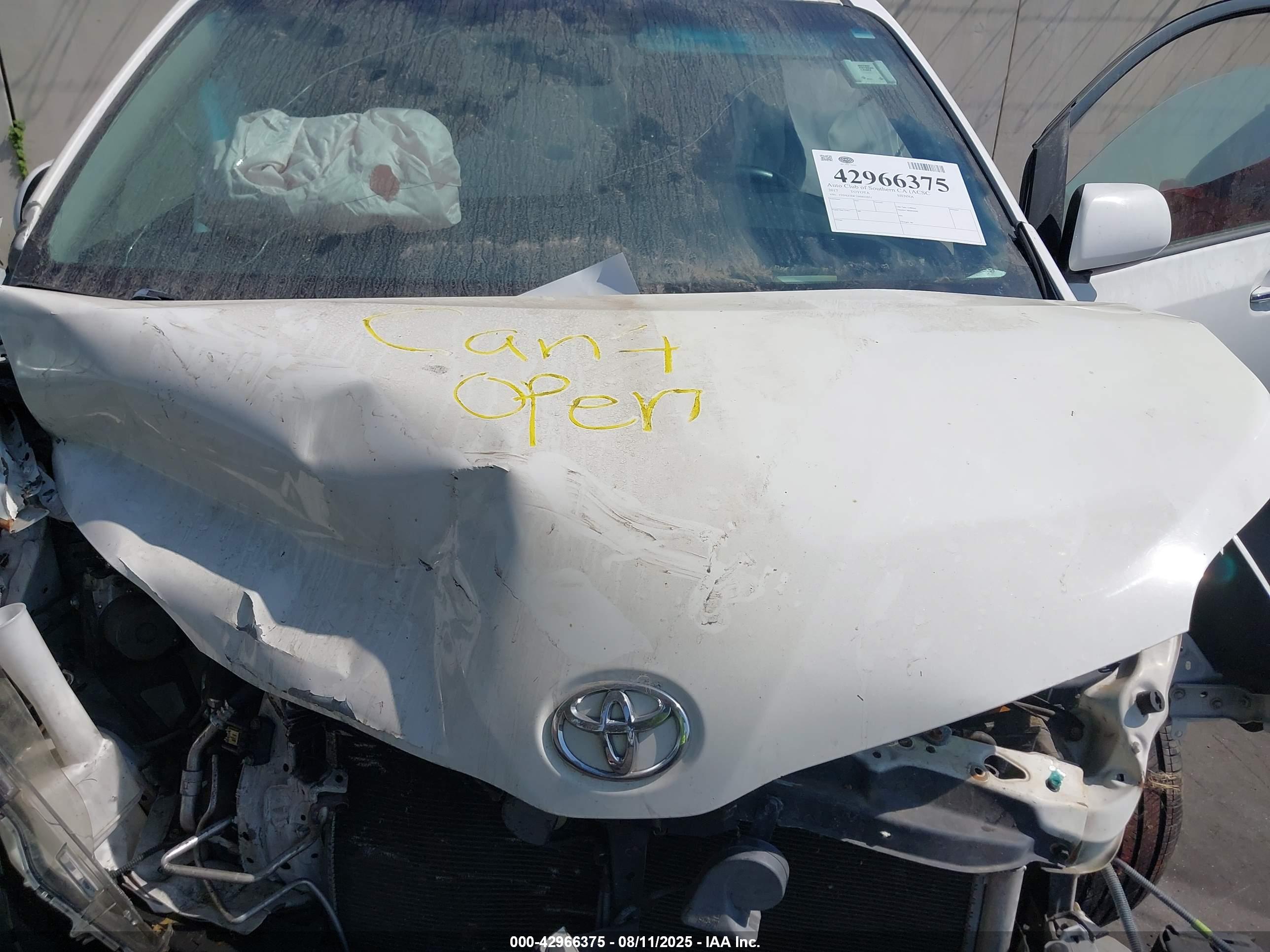 TOYOTA SIENNA image 10