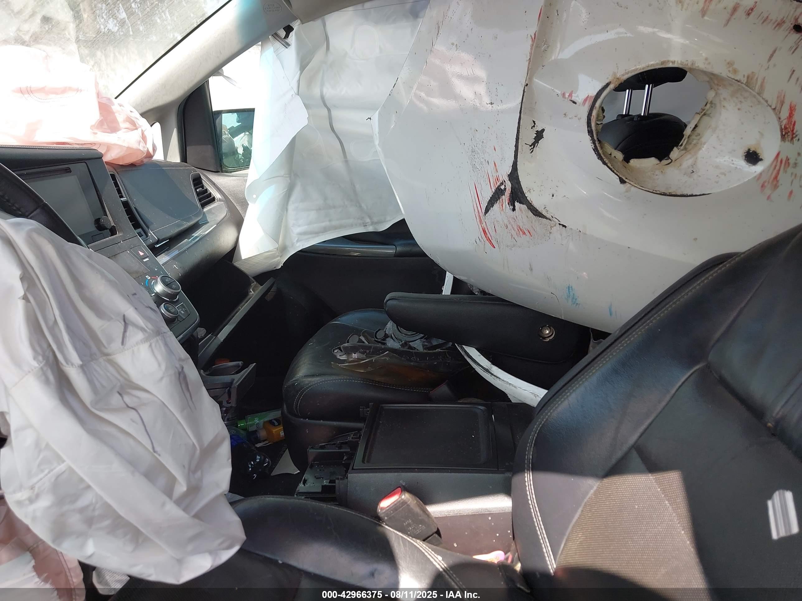 TOYOTA SIENNA image 7