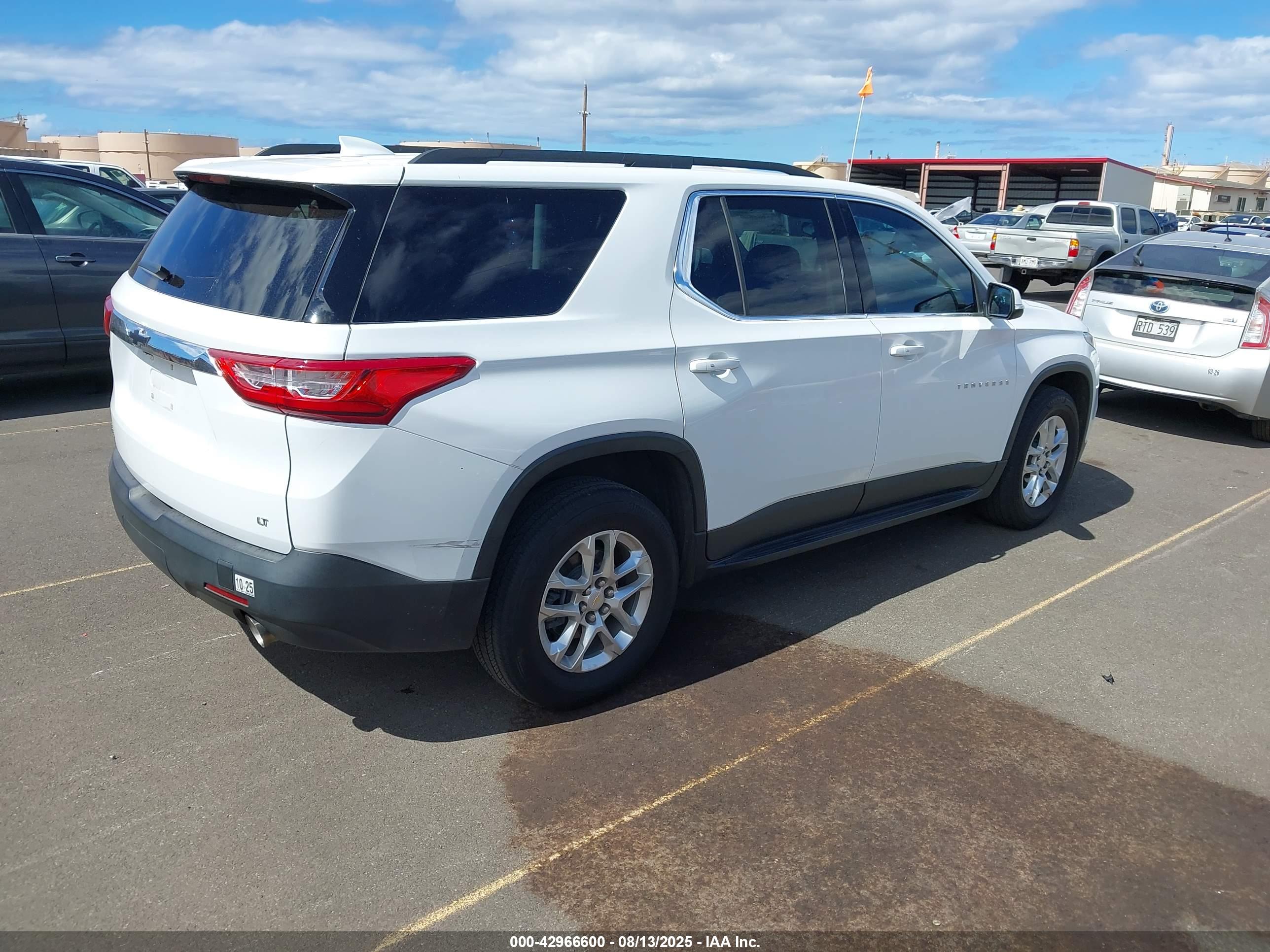 CHEVROLET TRAVERSE image 4
