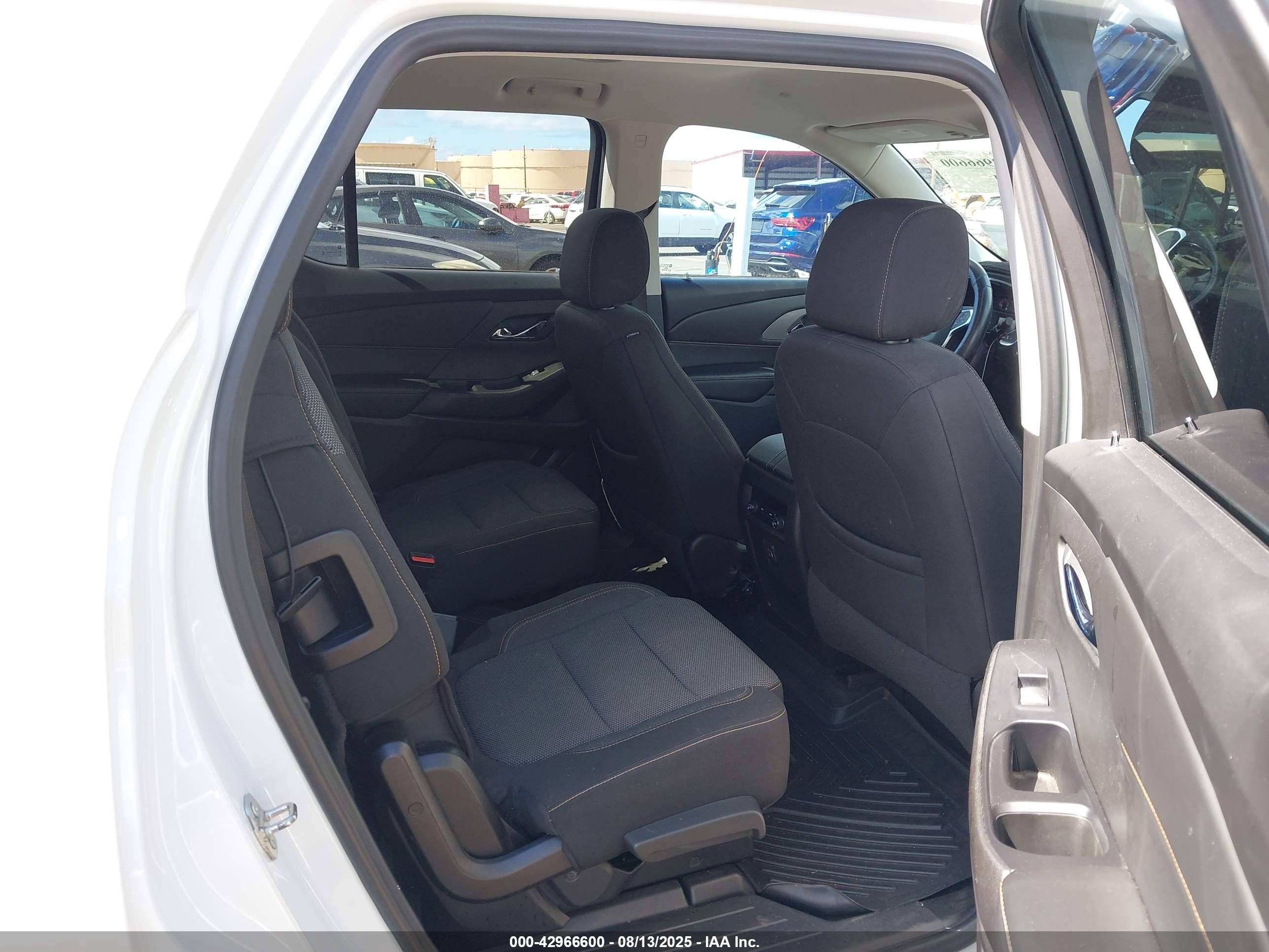 CHEVROLET TRAVERSE image 8