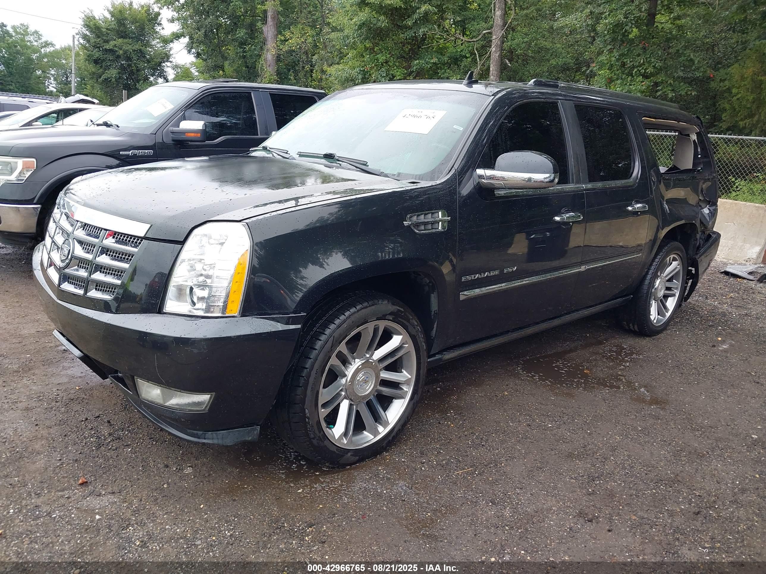 CADILLAC ESCALADE image 2