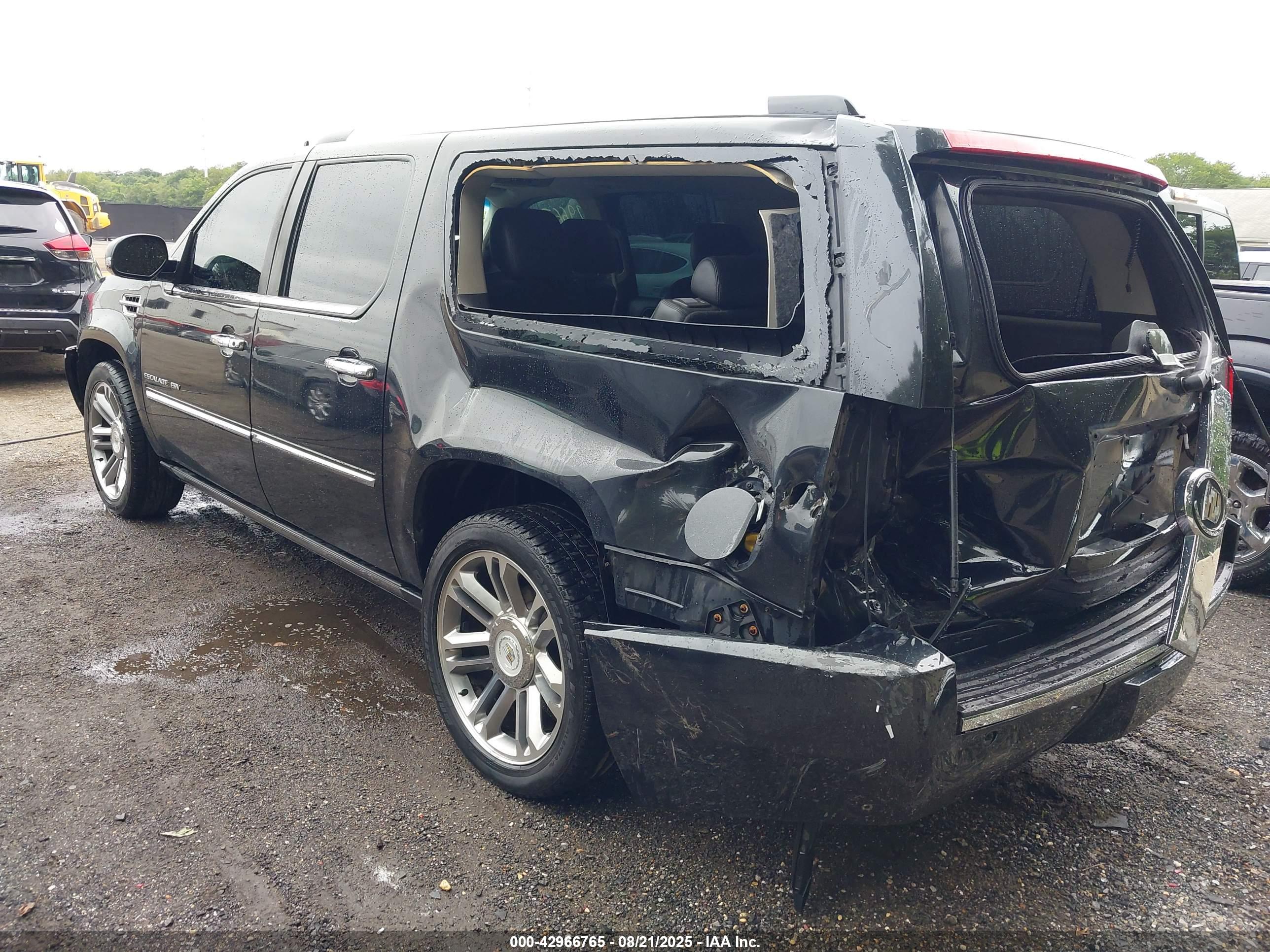CADILLAC ESCALADE image 3