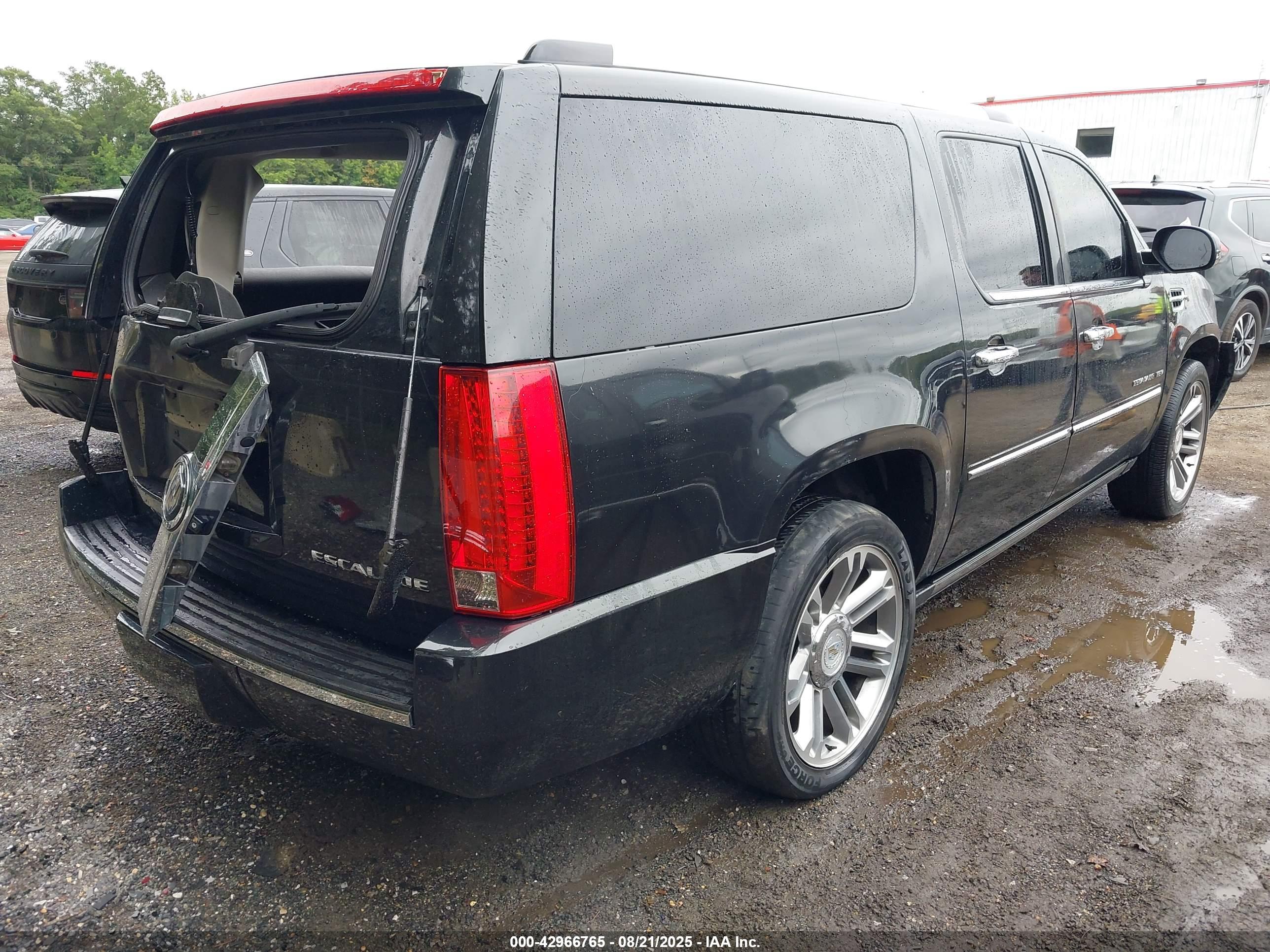 CADILLAC ESCALADE image 4