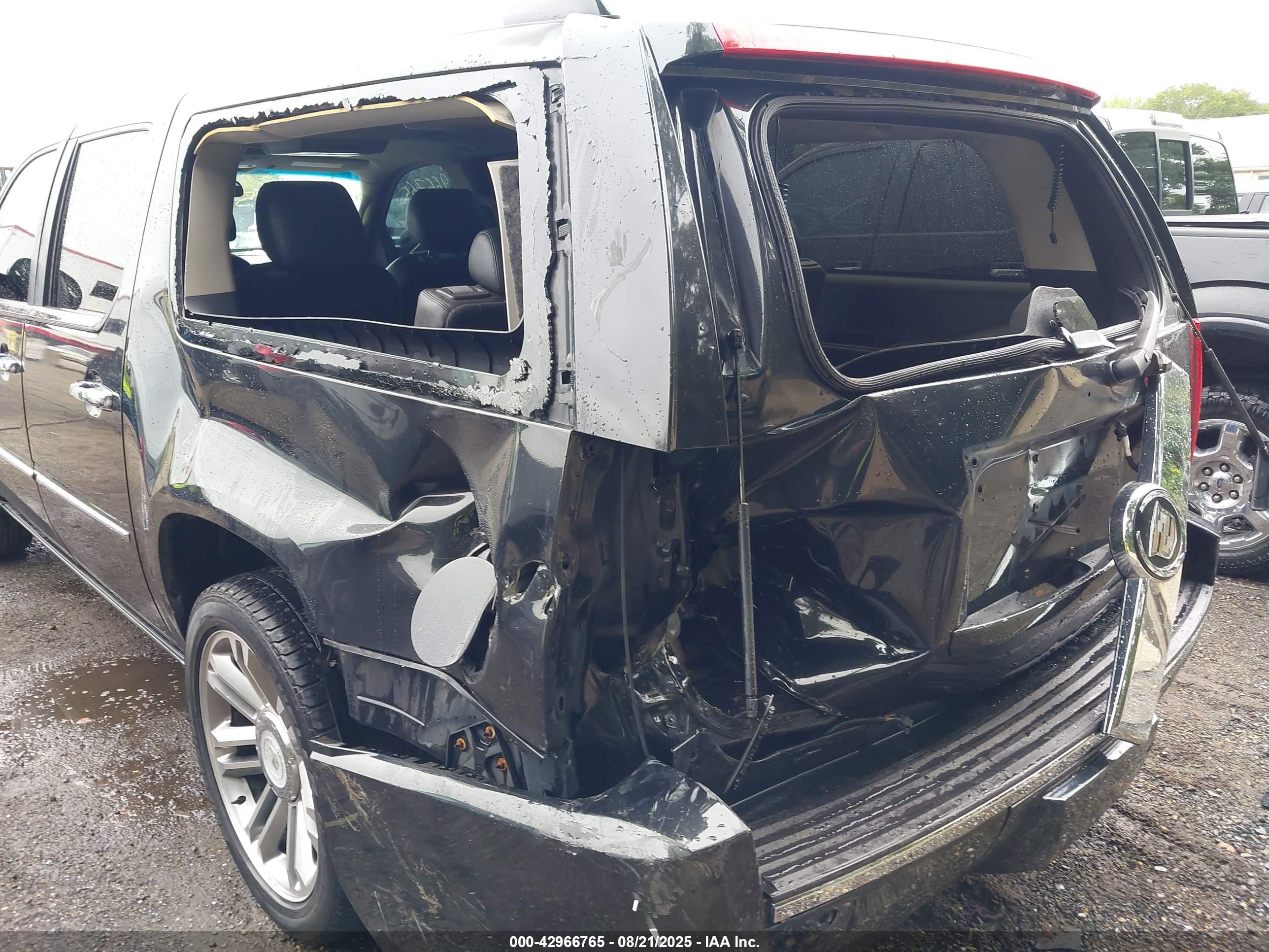 CADILLAC ESCALADE image 6