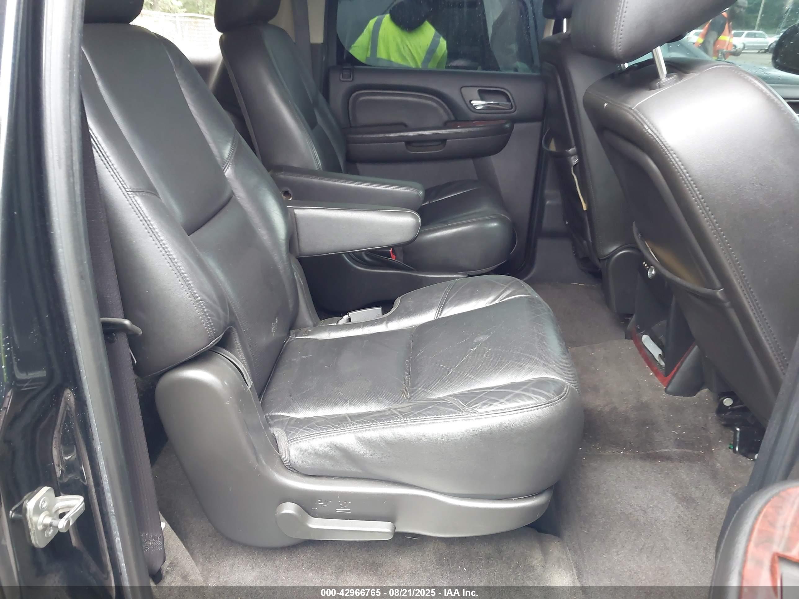 CADILLAC ESCALADE image 8