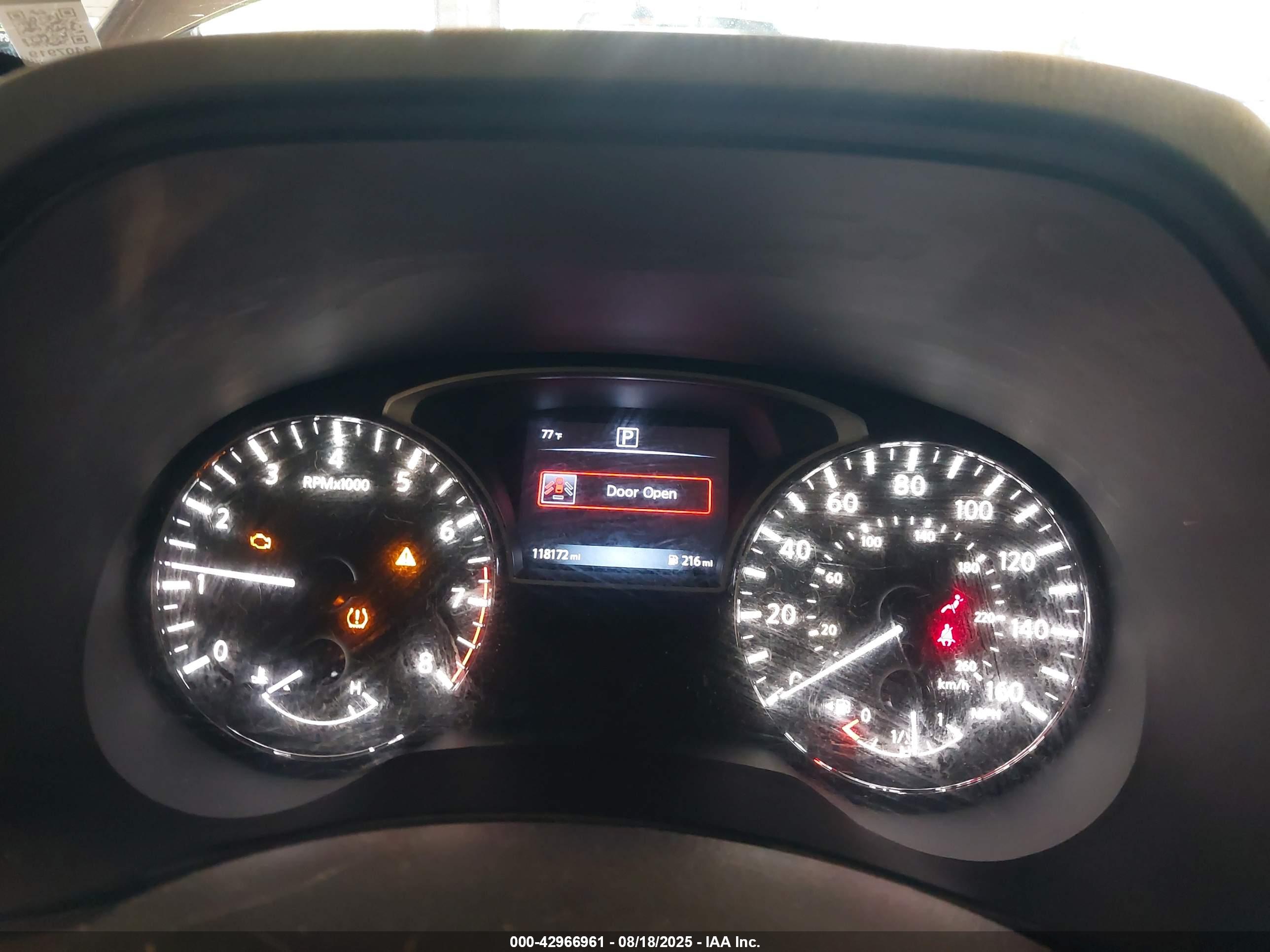 NISSAN PATHFINDER image 7