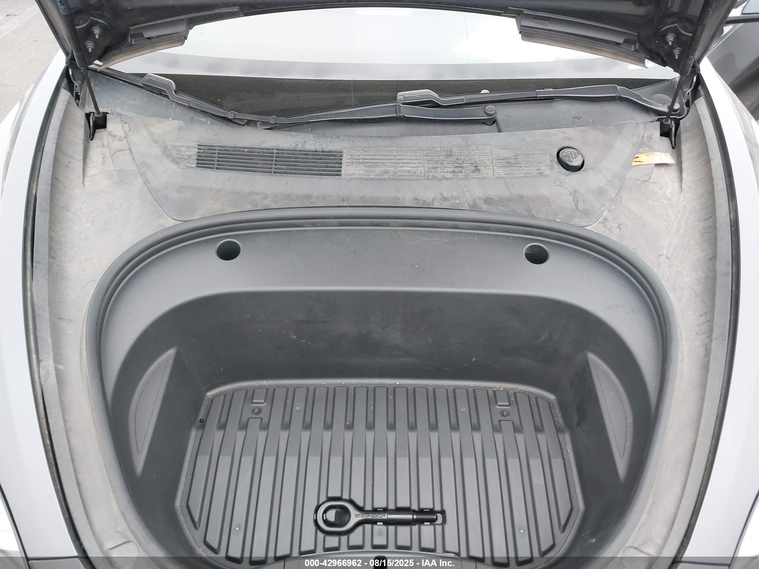TESLA MODEL image 10