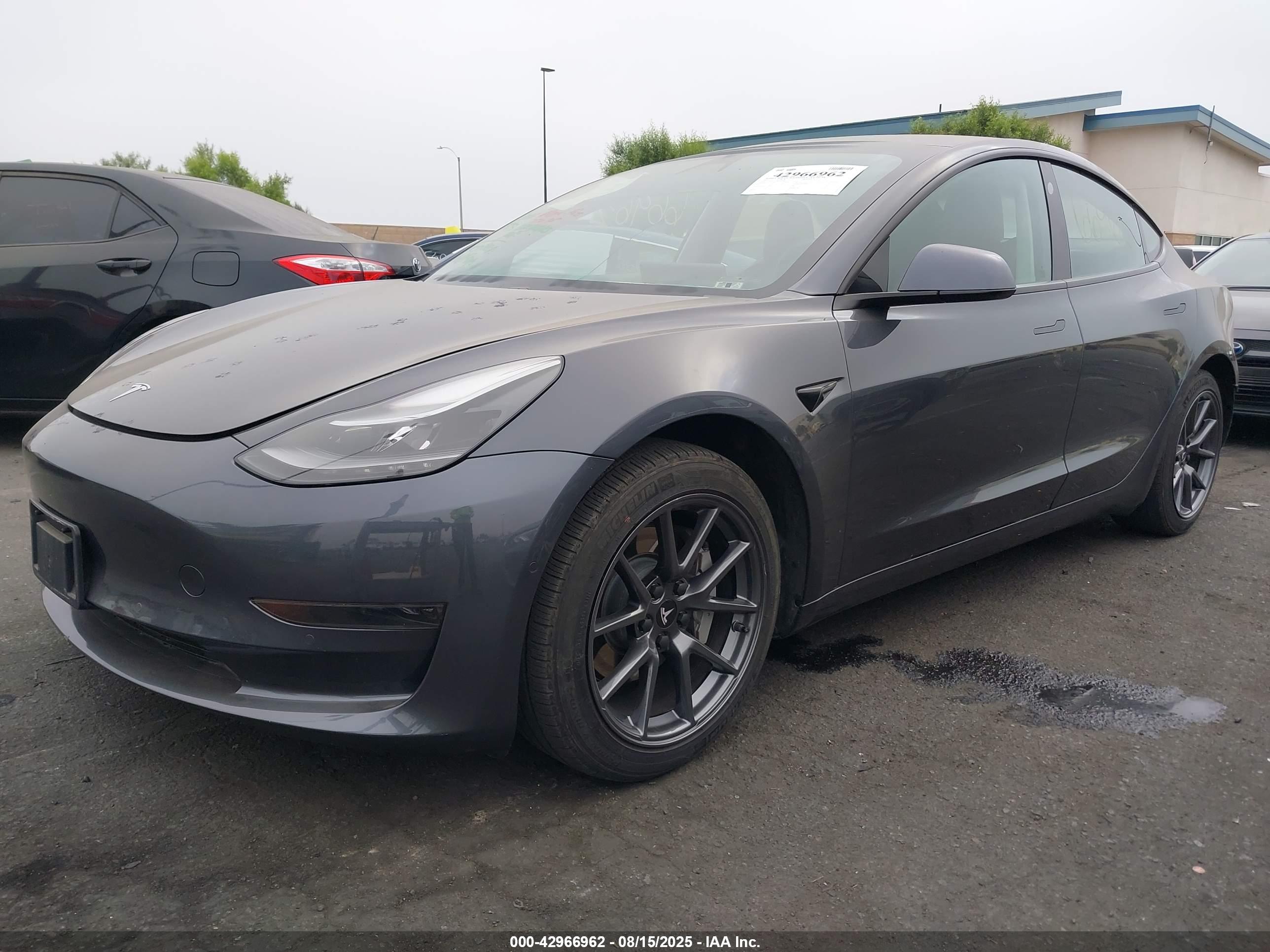 TESLA MODEL image 2