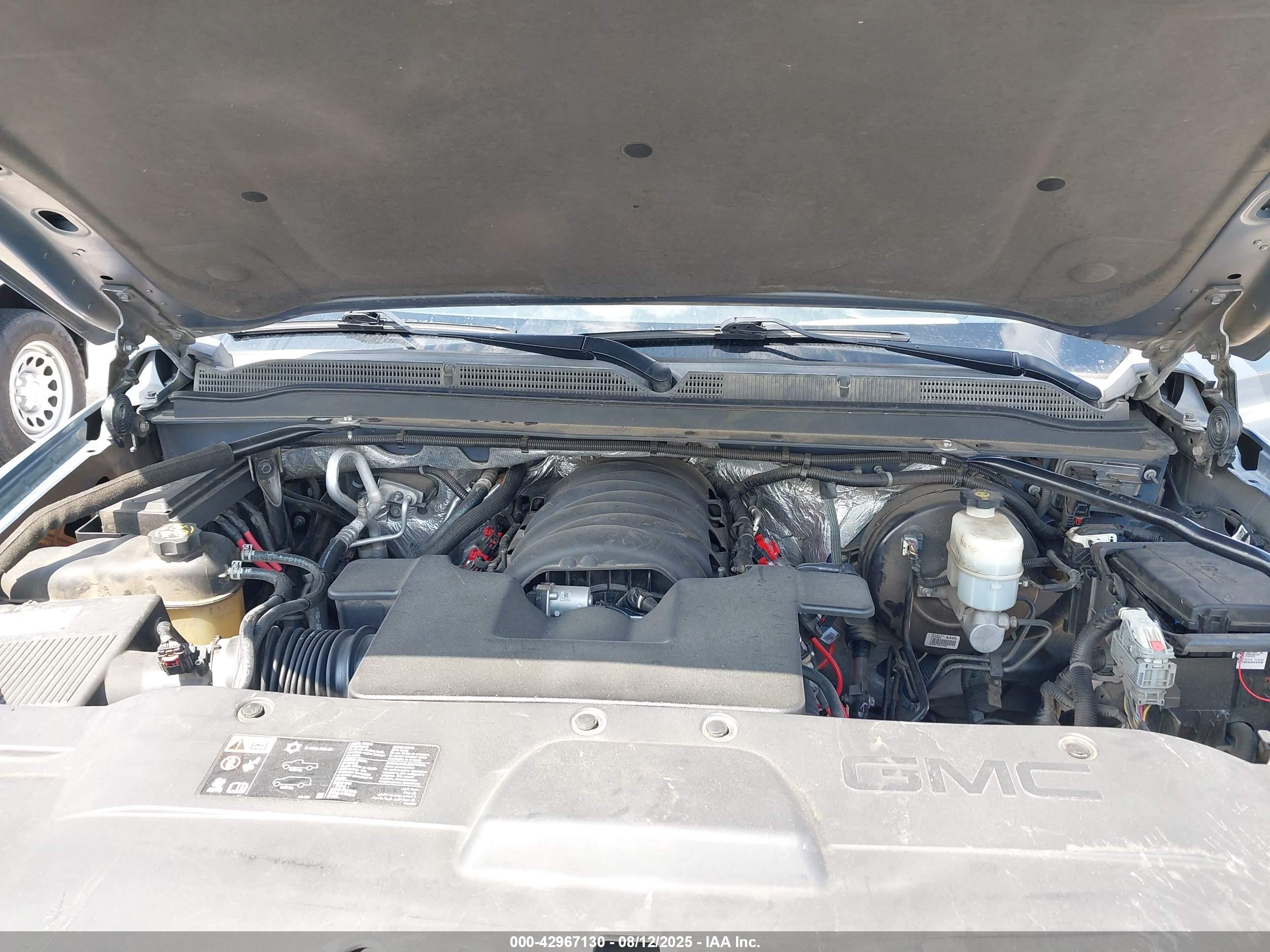 GMC YUKON image 10