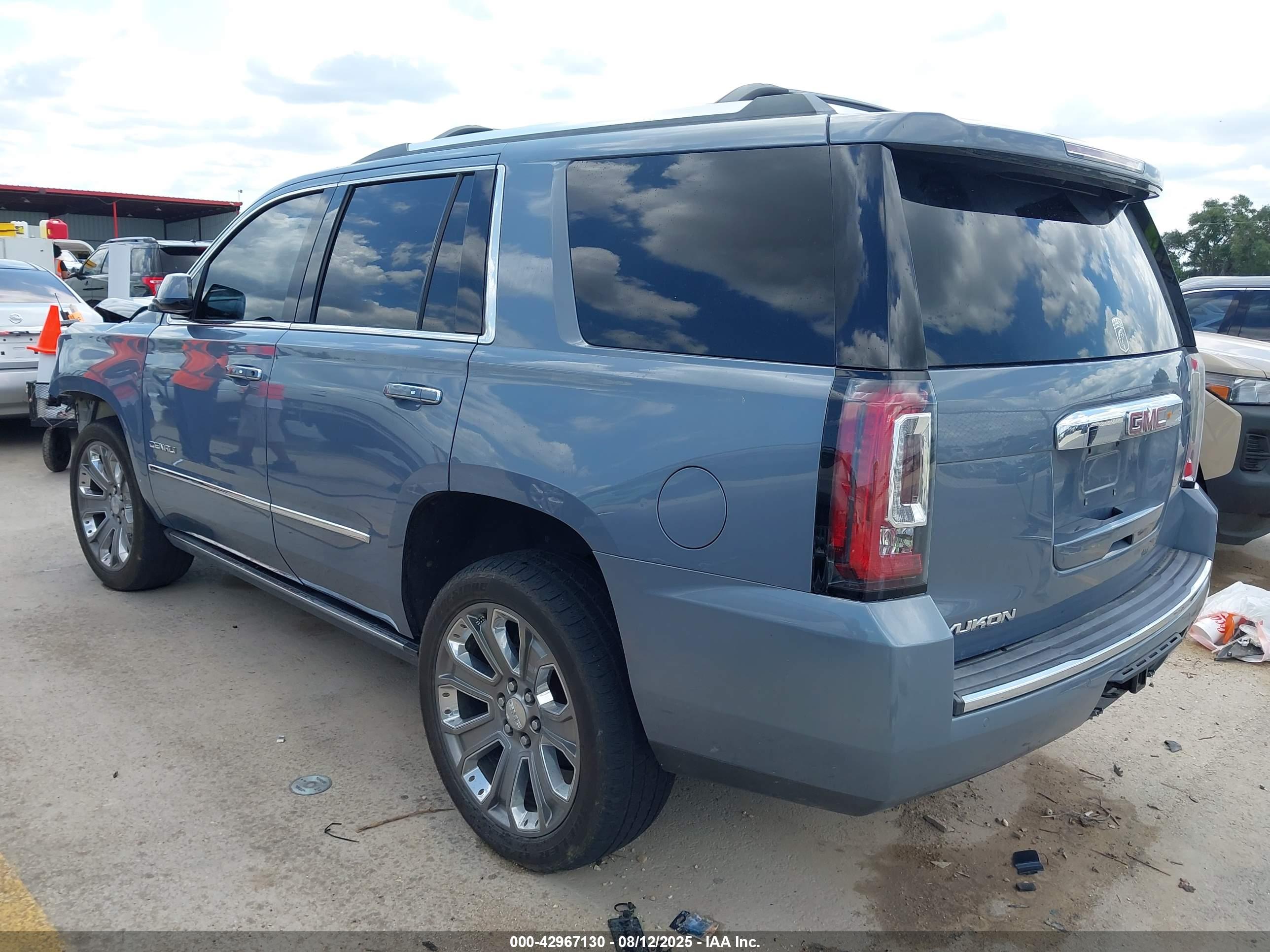 GMC YUKON image 3