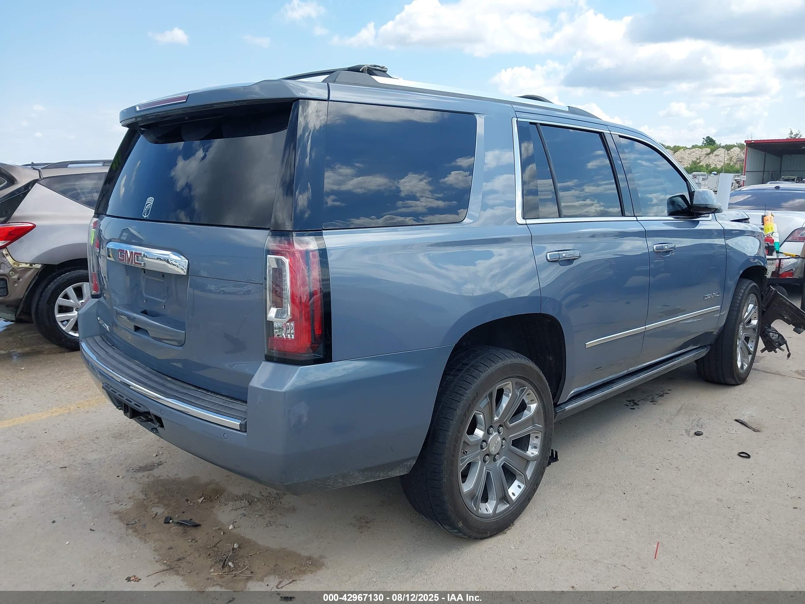GMC YUKON image 4