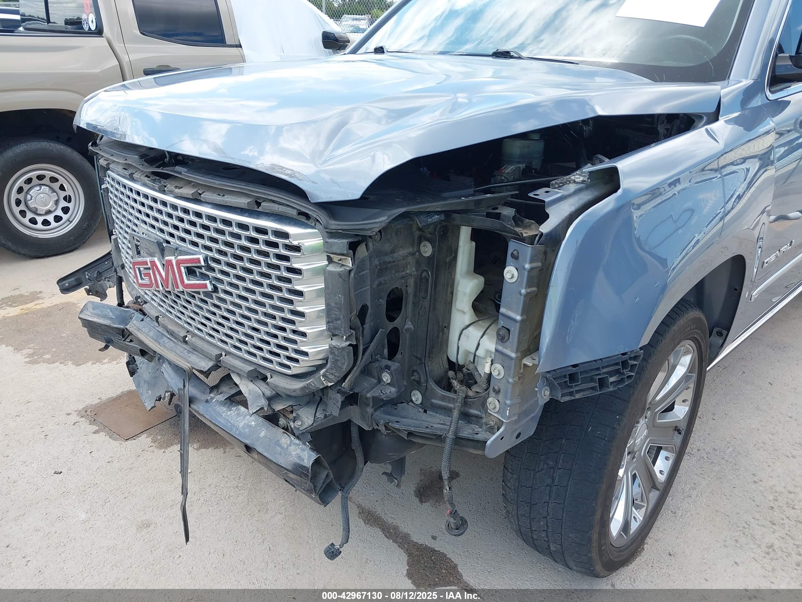 GMC YUKON image 6