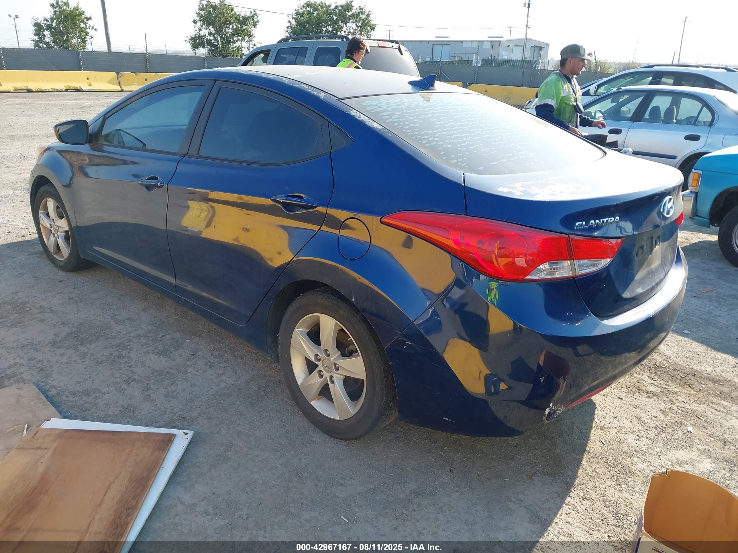 HYUNDAI ELANTRA image 3
