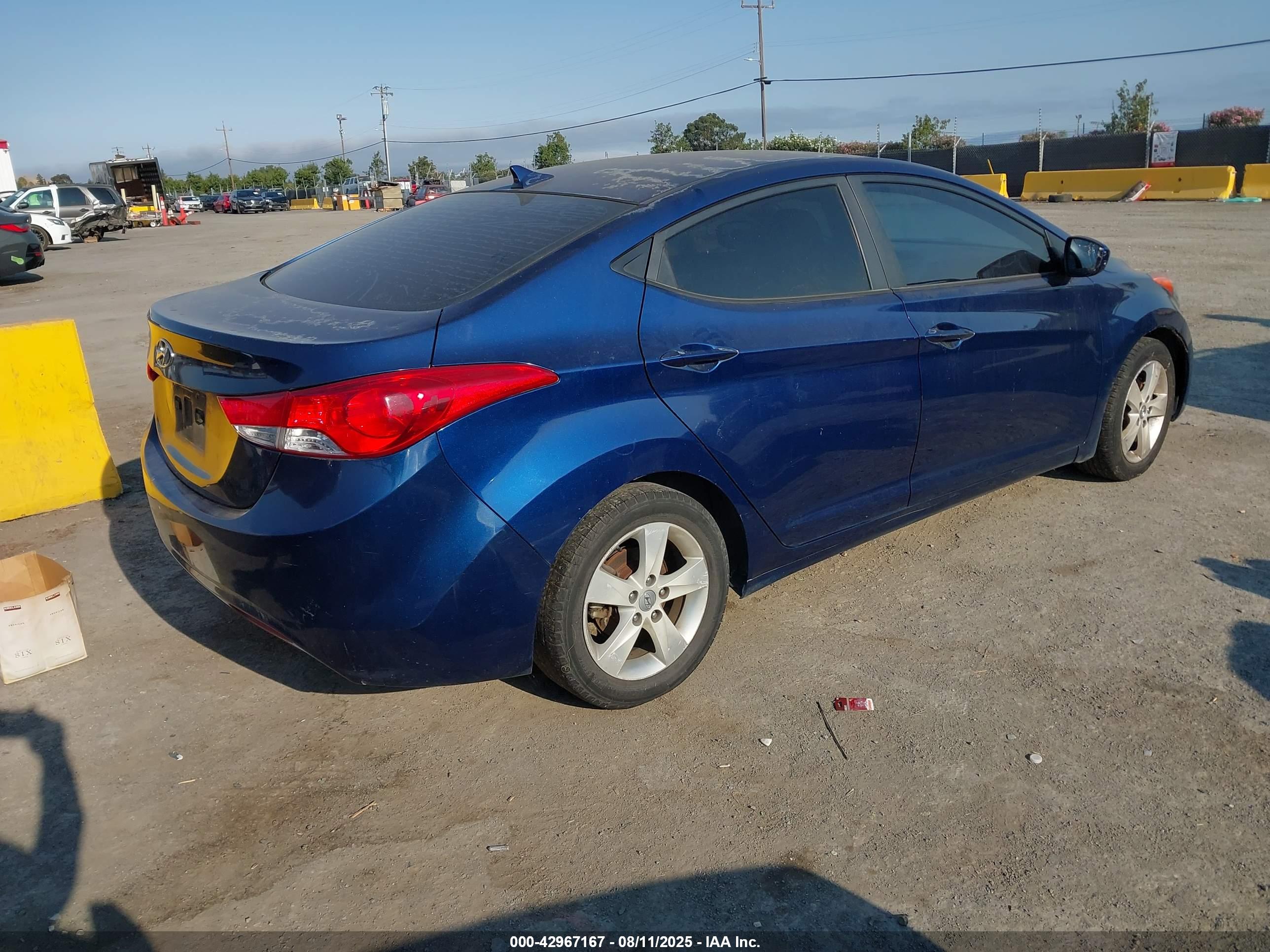 HYUNDAI ELANTRA image 4