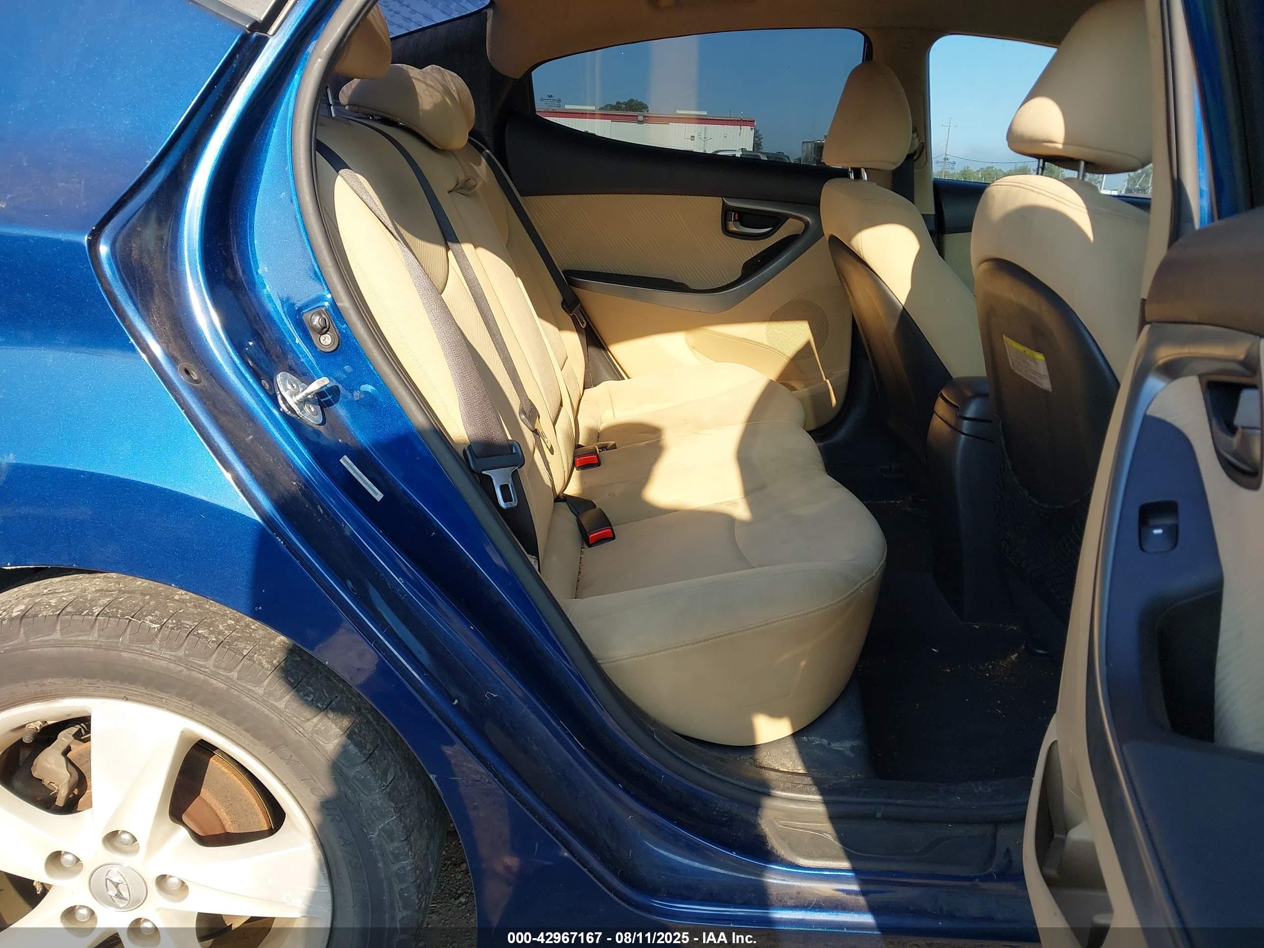 HYUNDAI ELANTRA image 8