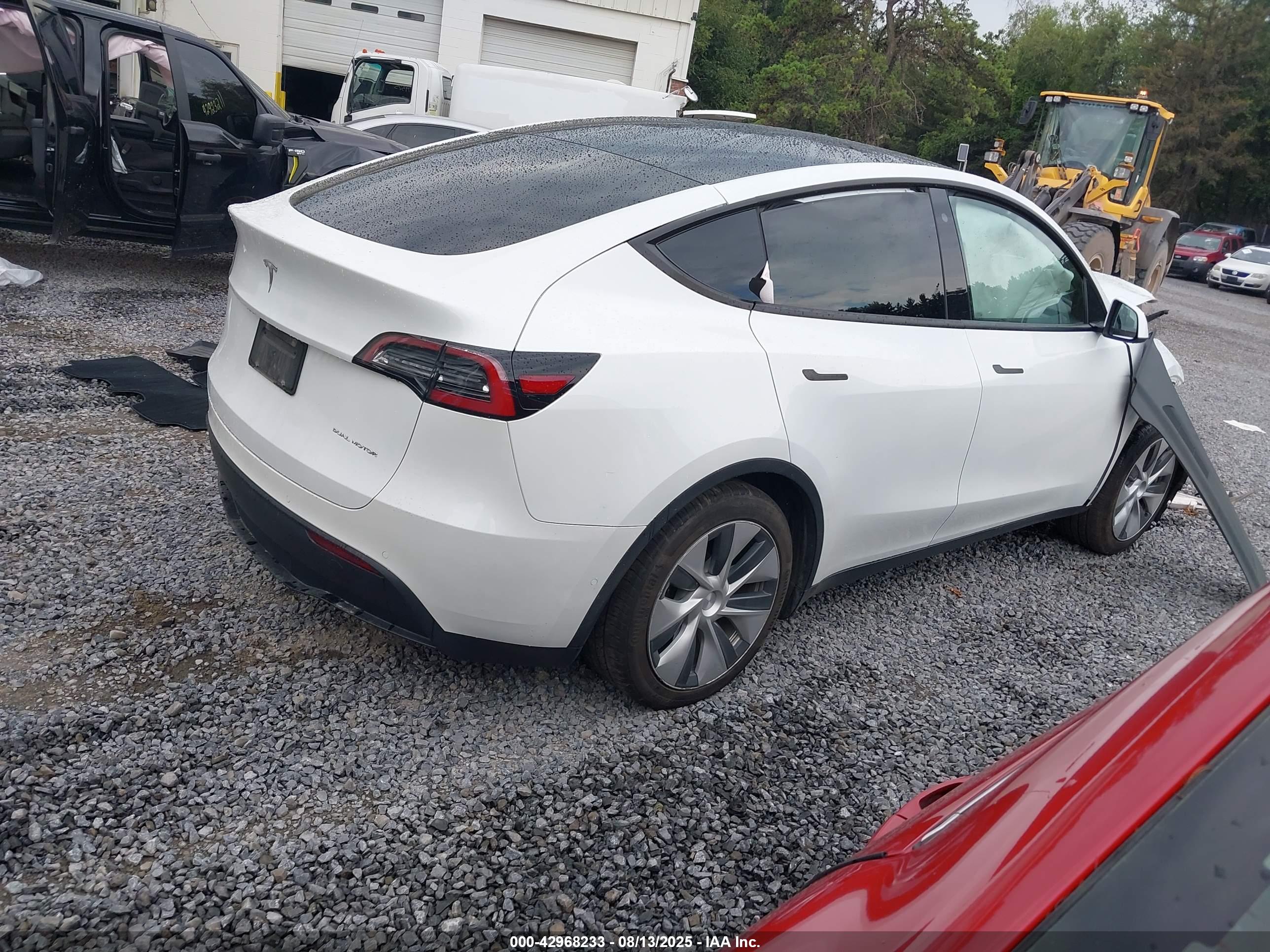 TESLA MODEL image 4