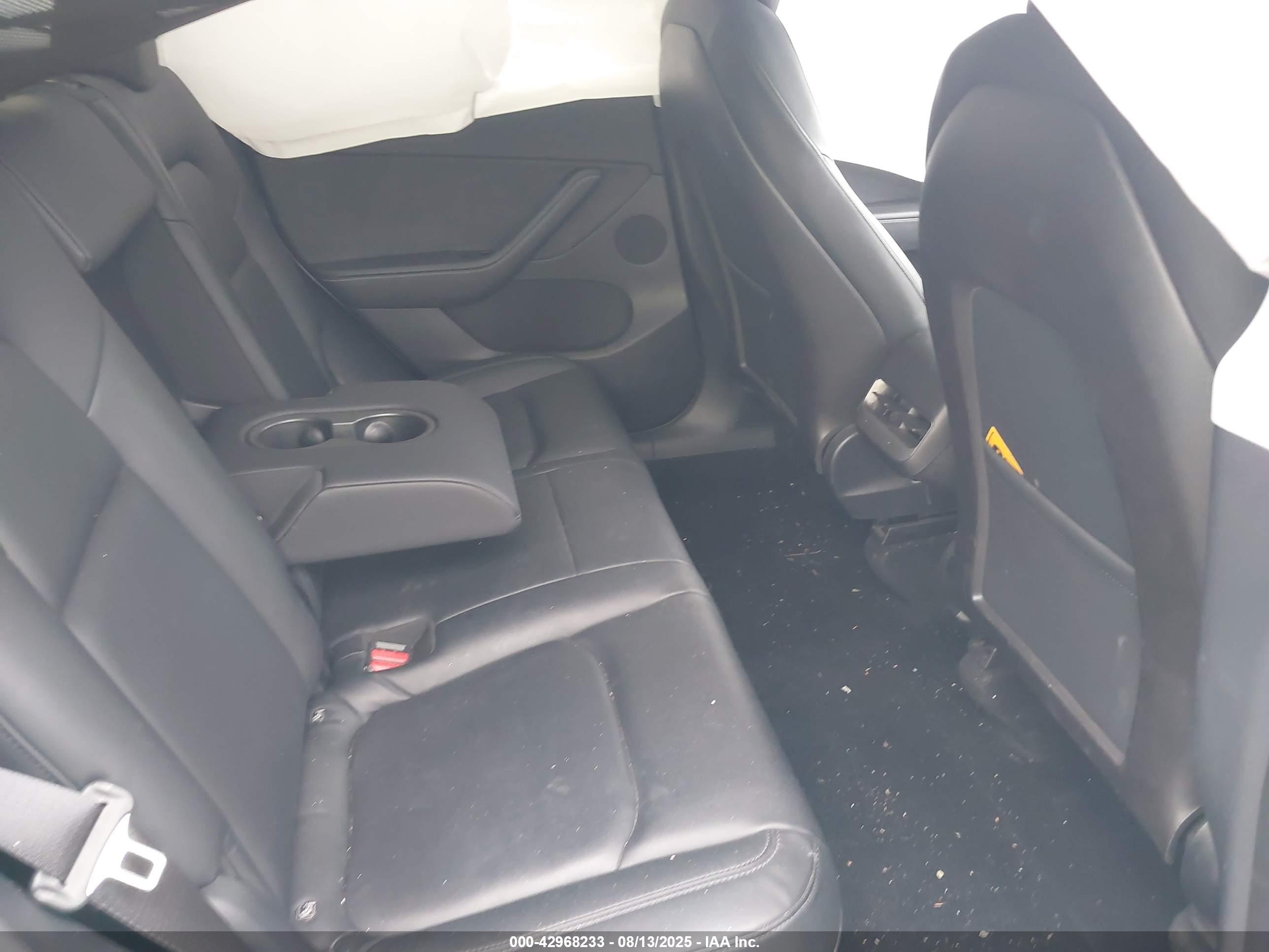 TESLA MODEL image 8