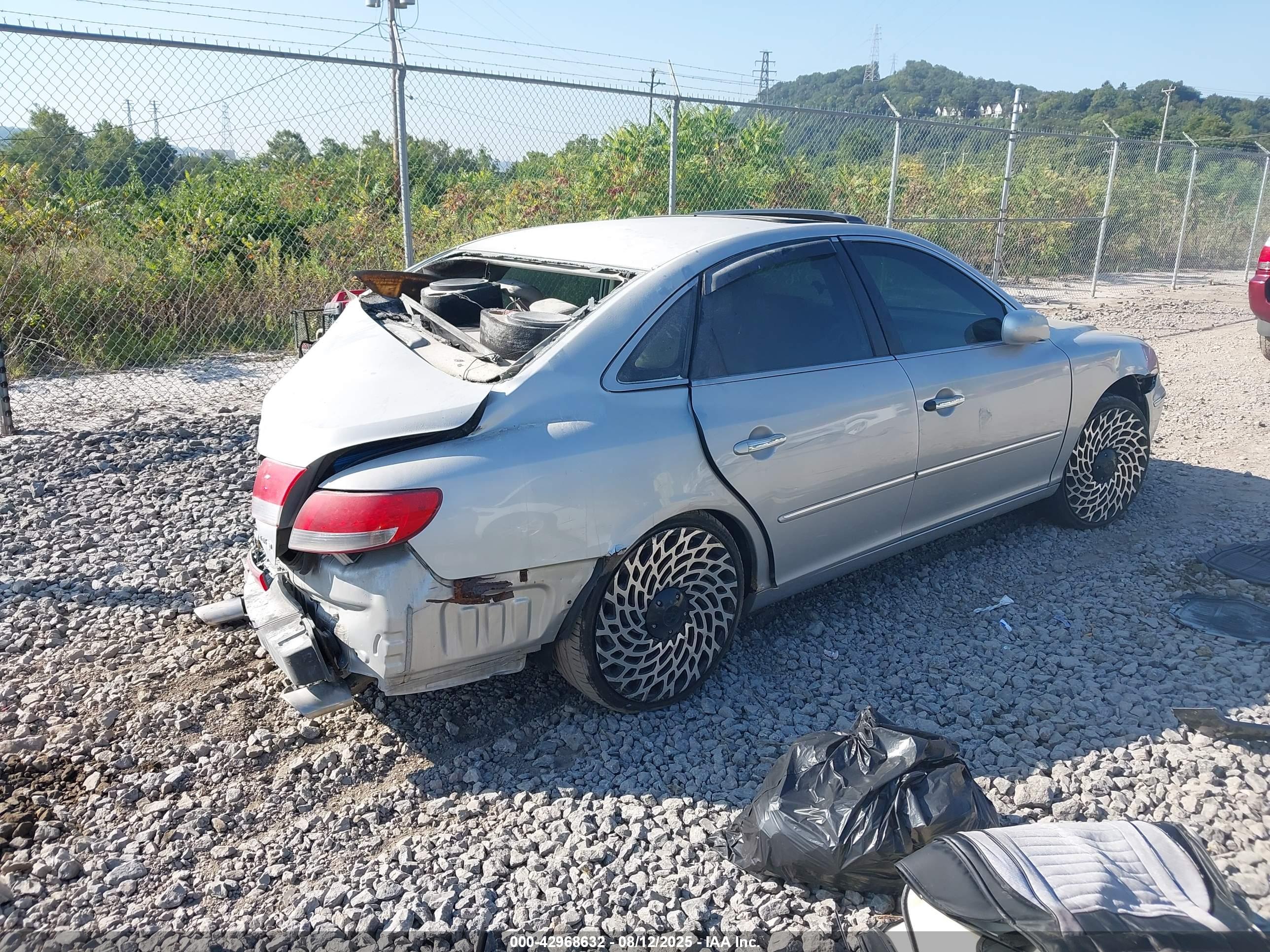 HYUNDAI AZERA image 4