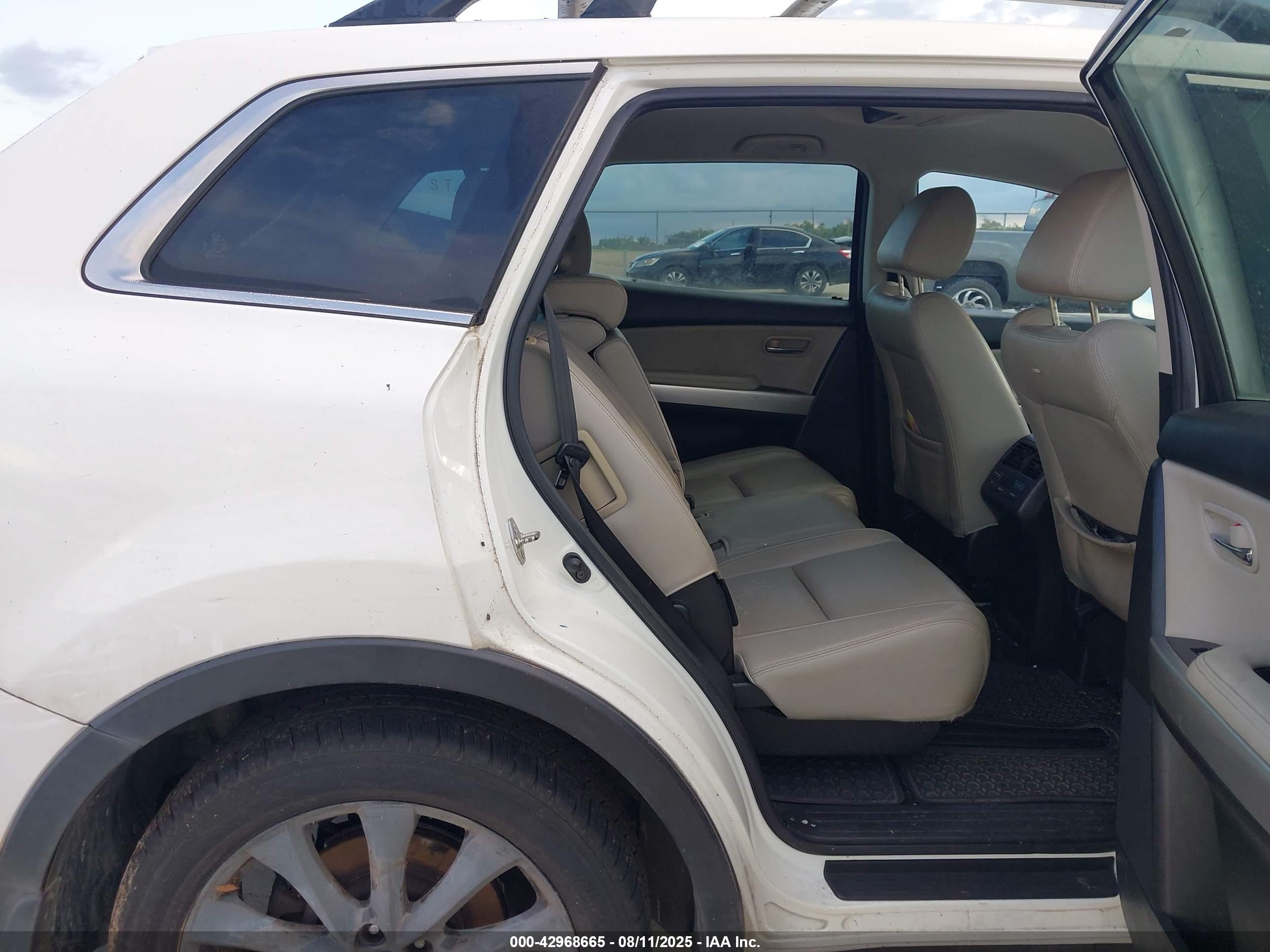 MAZDA CX-9 image 8