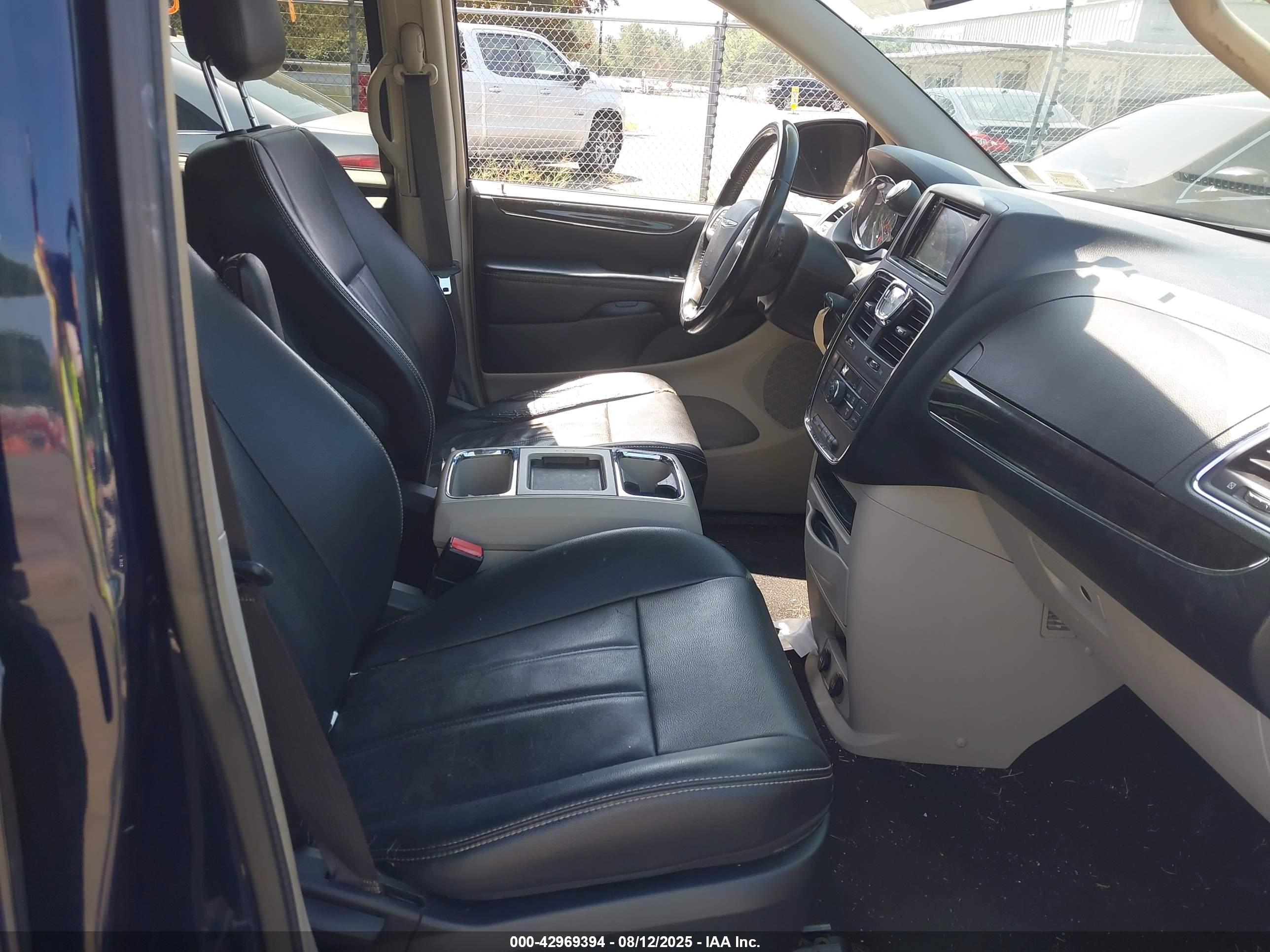CHRYSLER TOWN image 5