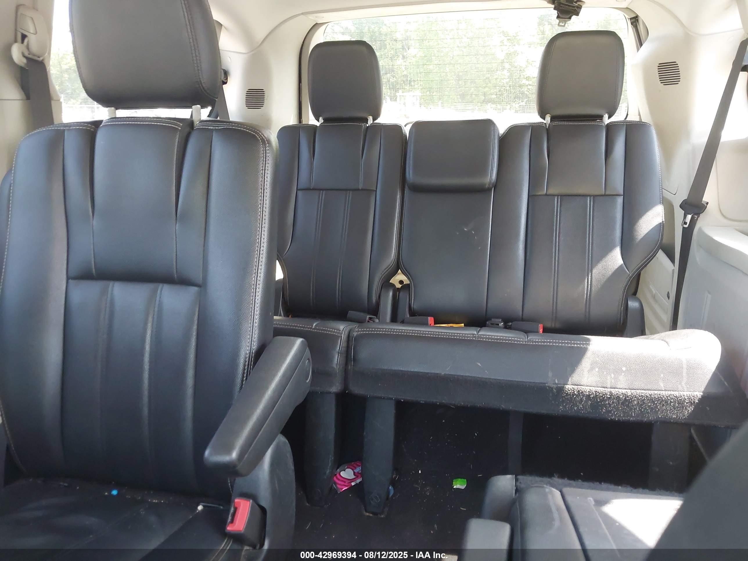 CHRYSLER TOWN image 8