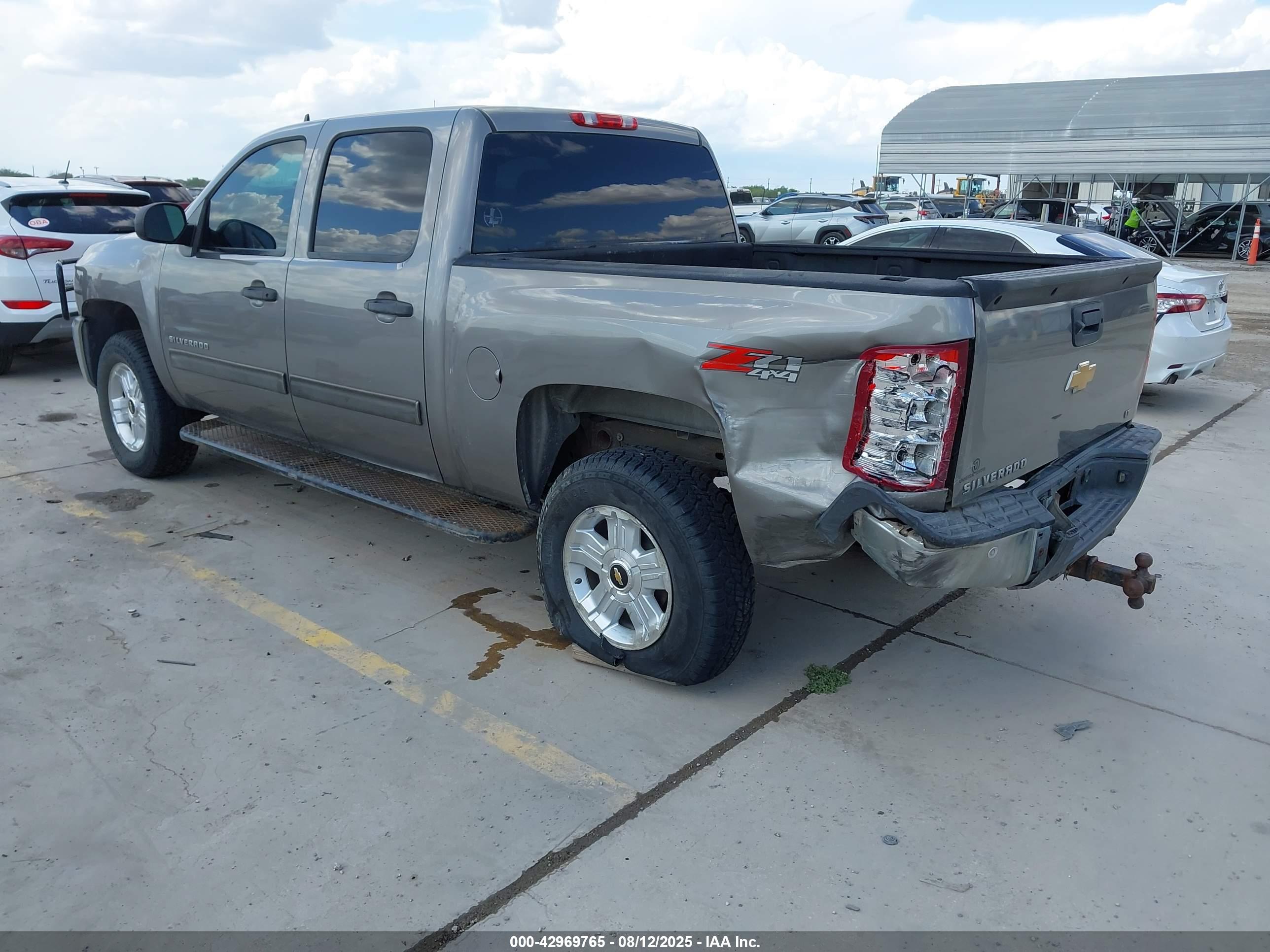 CHEVROLET SILVERADO image 3