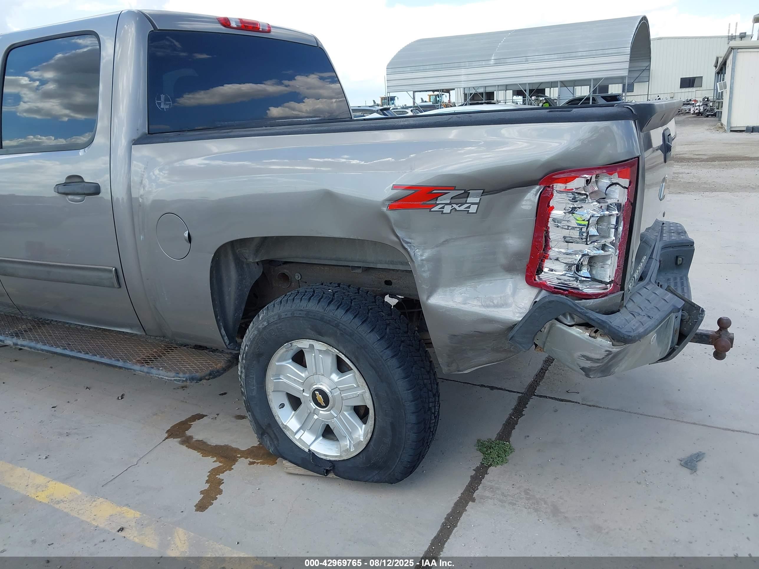 CHEVROLET SILVERADO image 6