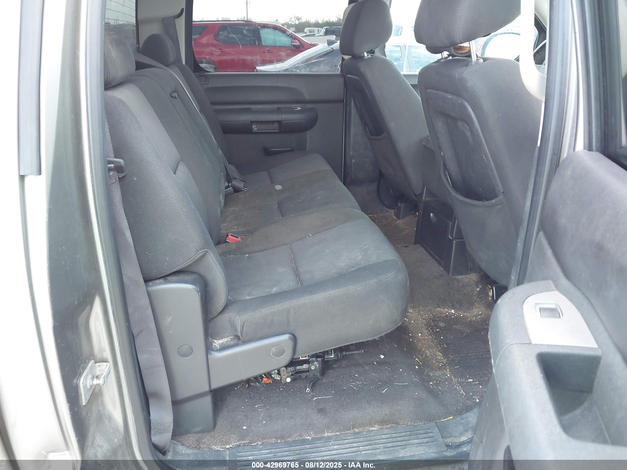 CHEVROLET SILVERADO image 8