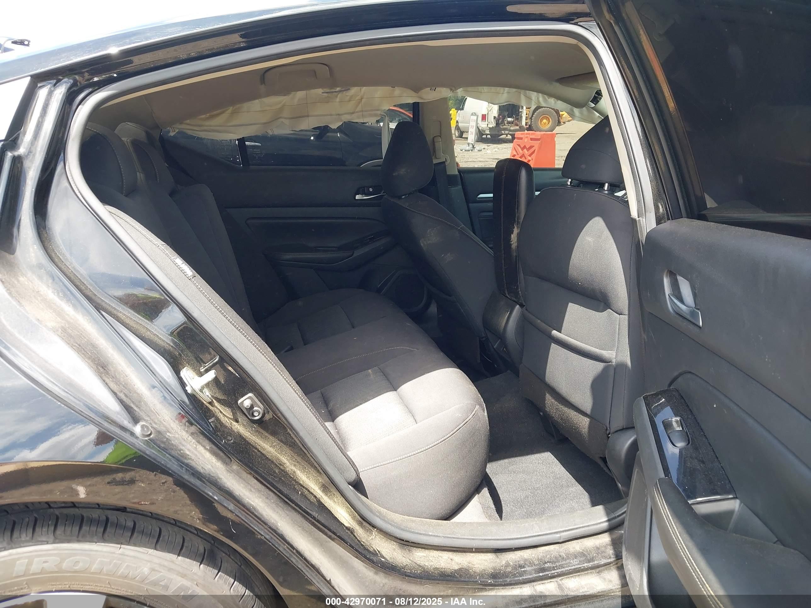 NISSAN ALTIMA image 8
