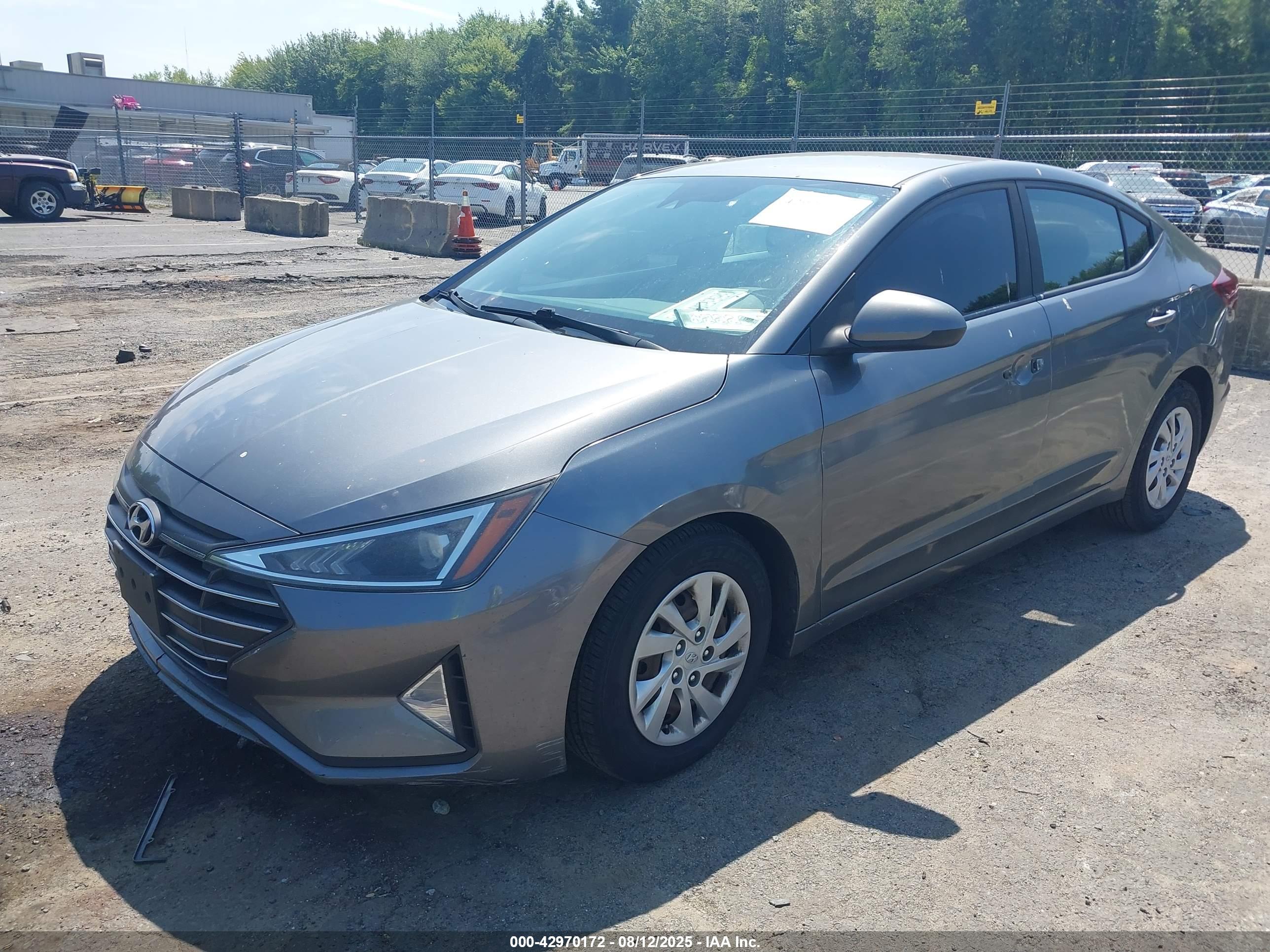 HYUNDAI ELANTRA image 2