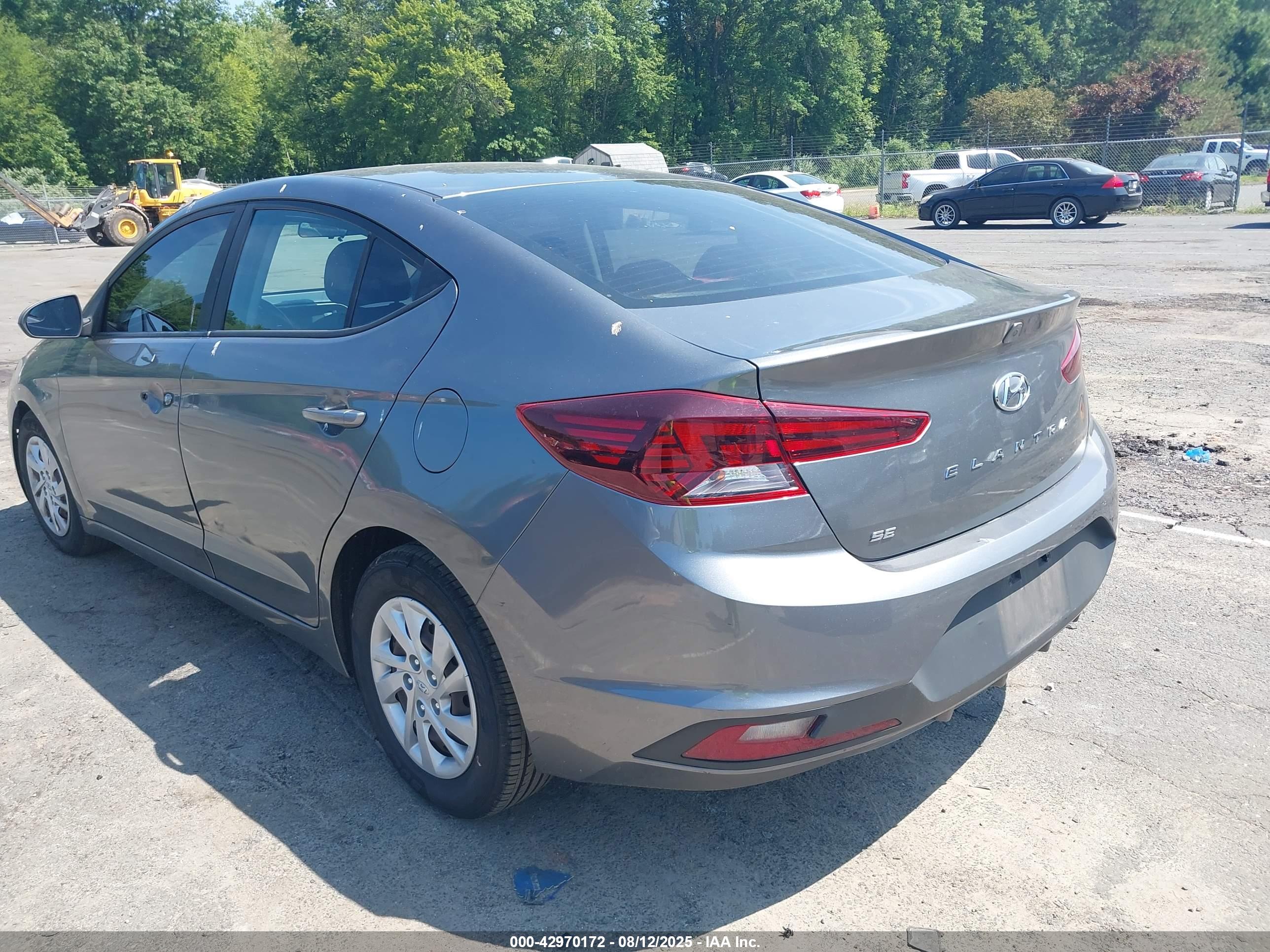 HYUNDAI ELANTRA image 3