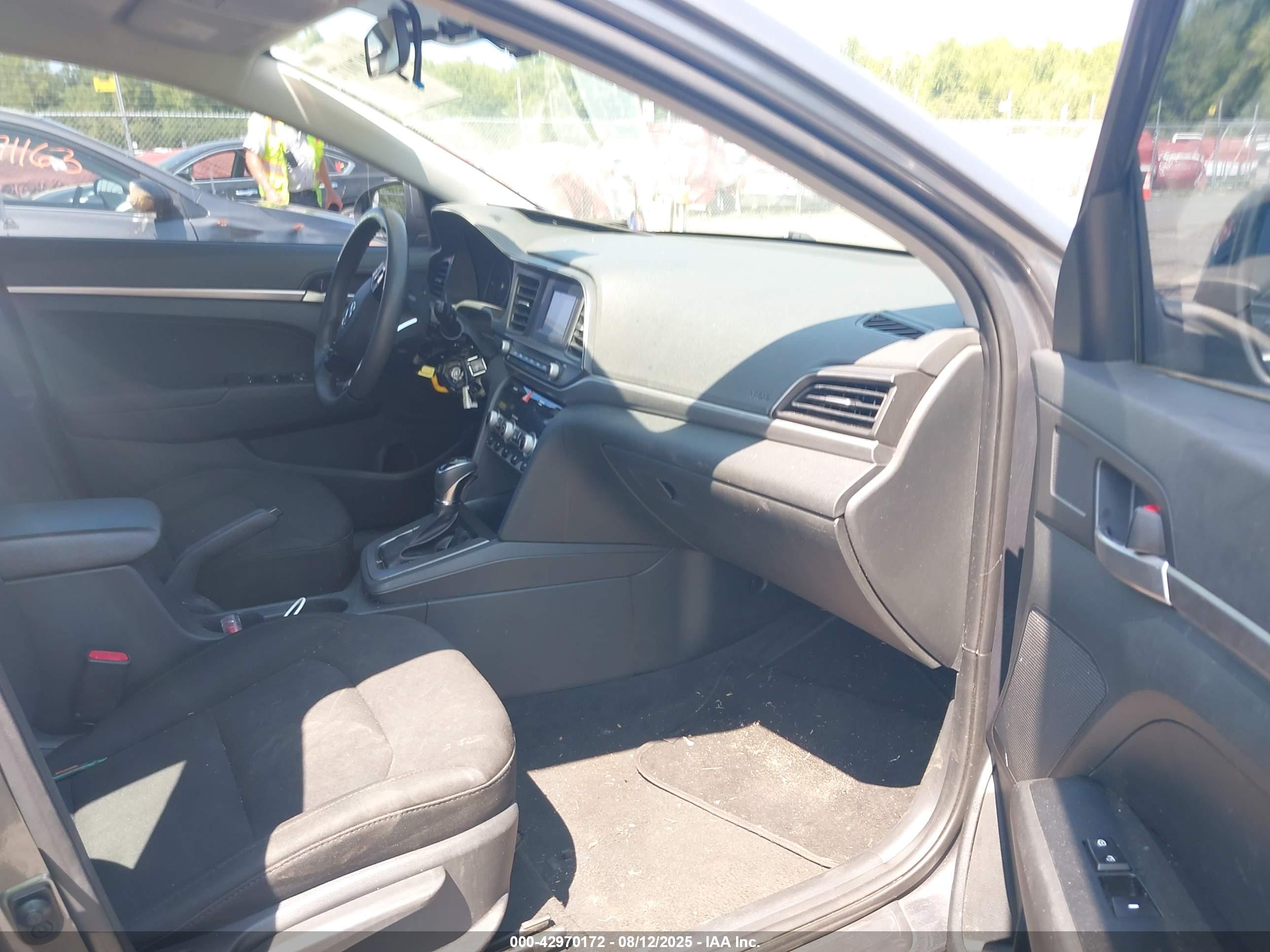 HYUNDAI ELANTRA image 5
