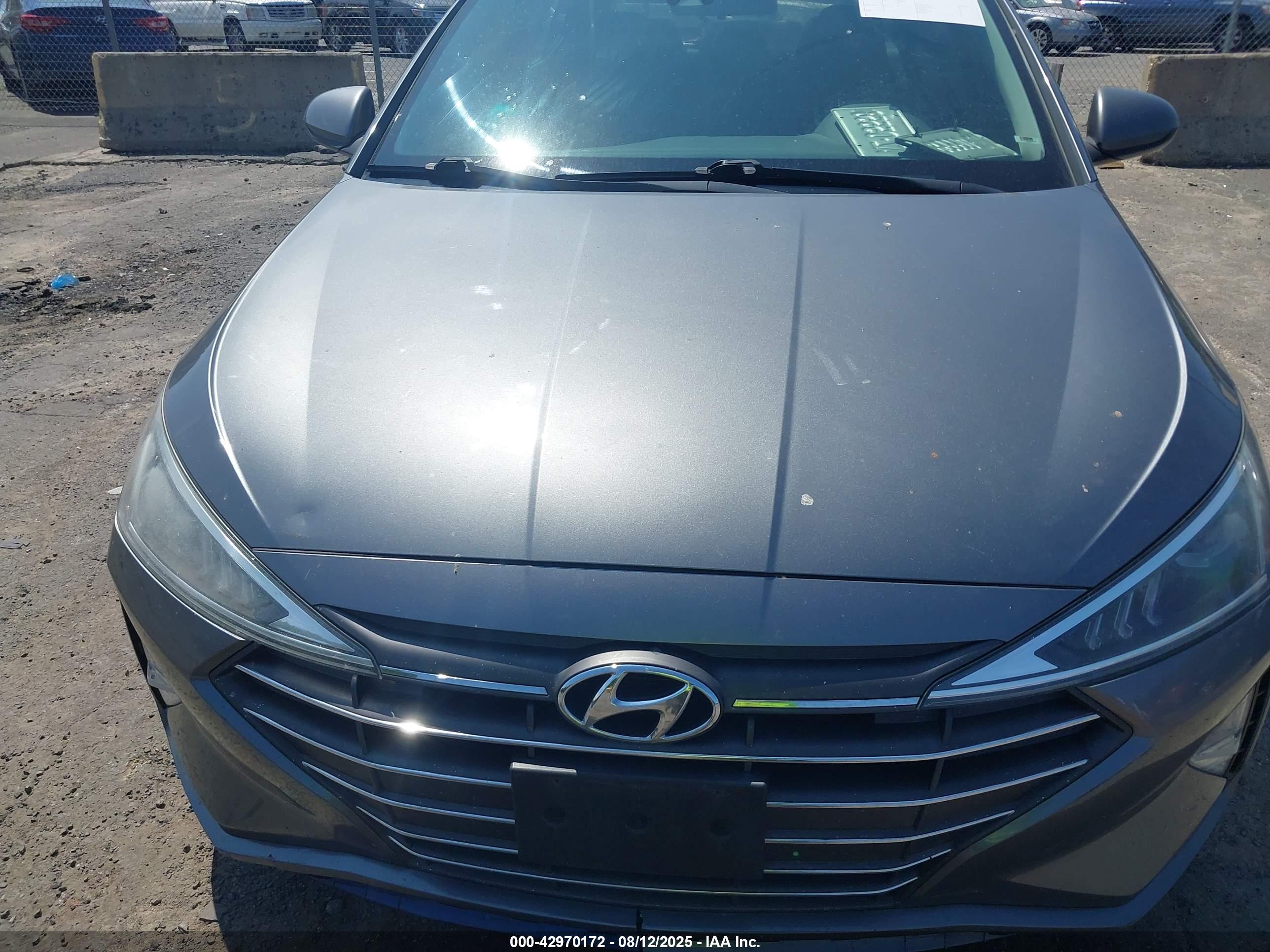 HYUNDAI ELANTRA image 6