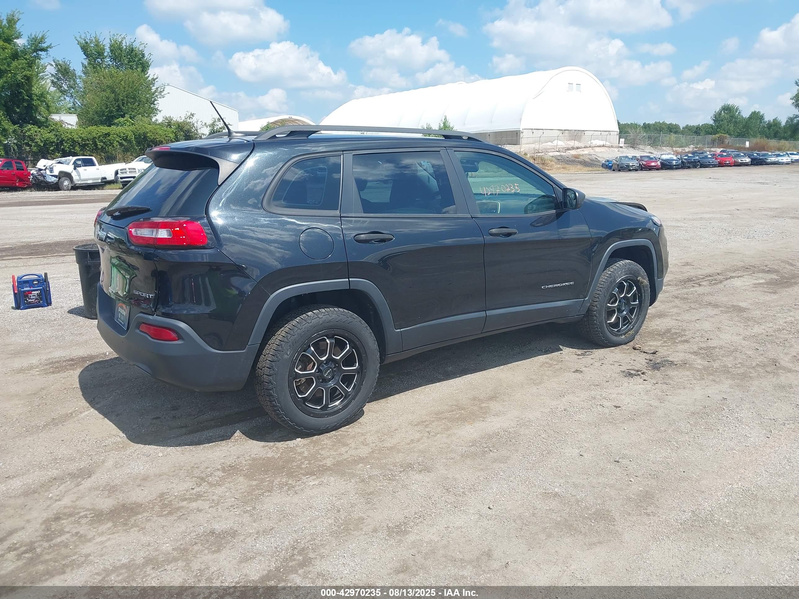 JEEP CHEROKEE image 4