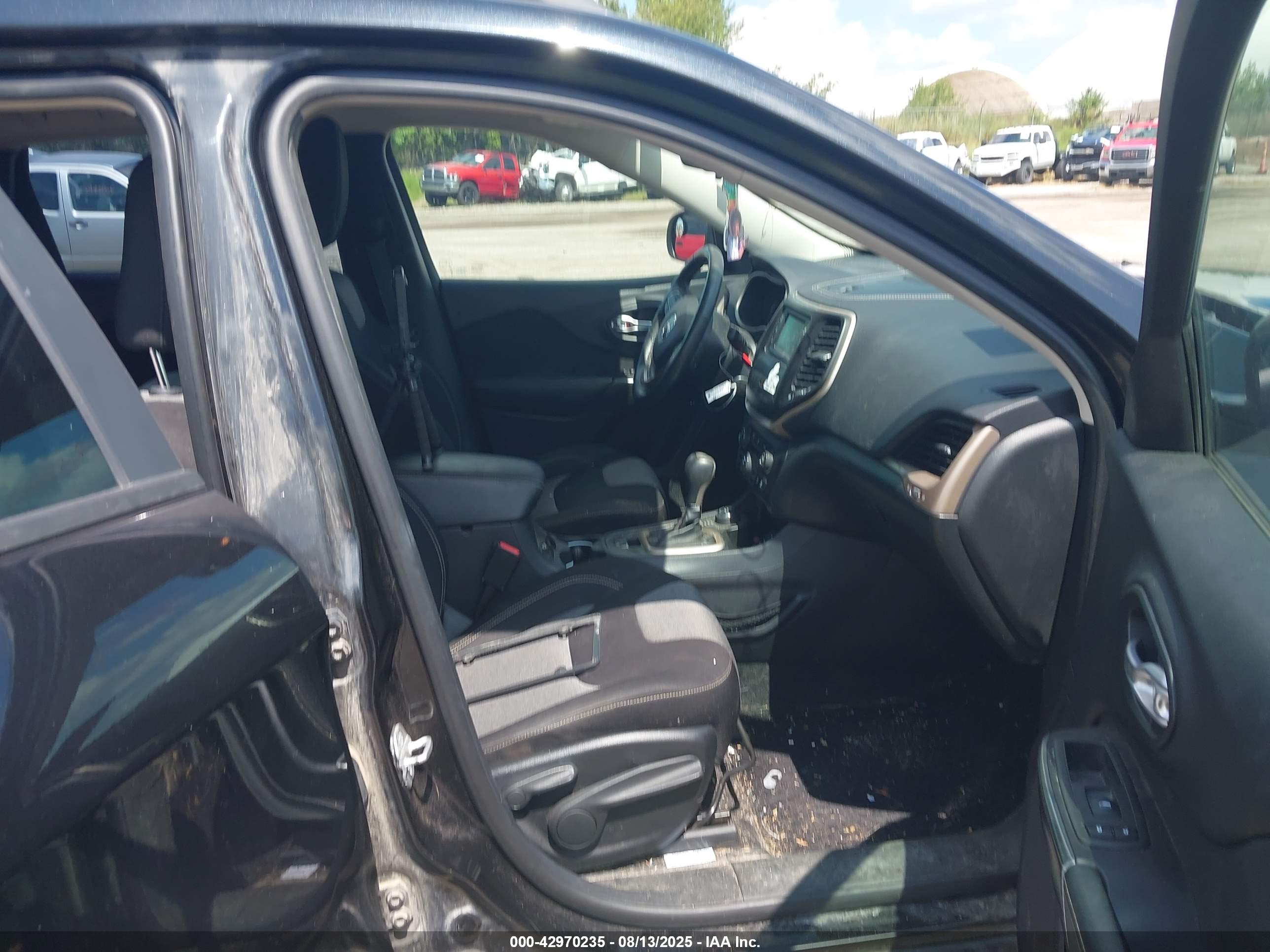 JEEP CHEROKEE image 5