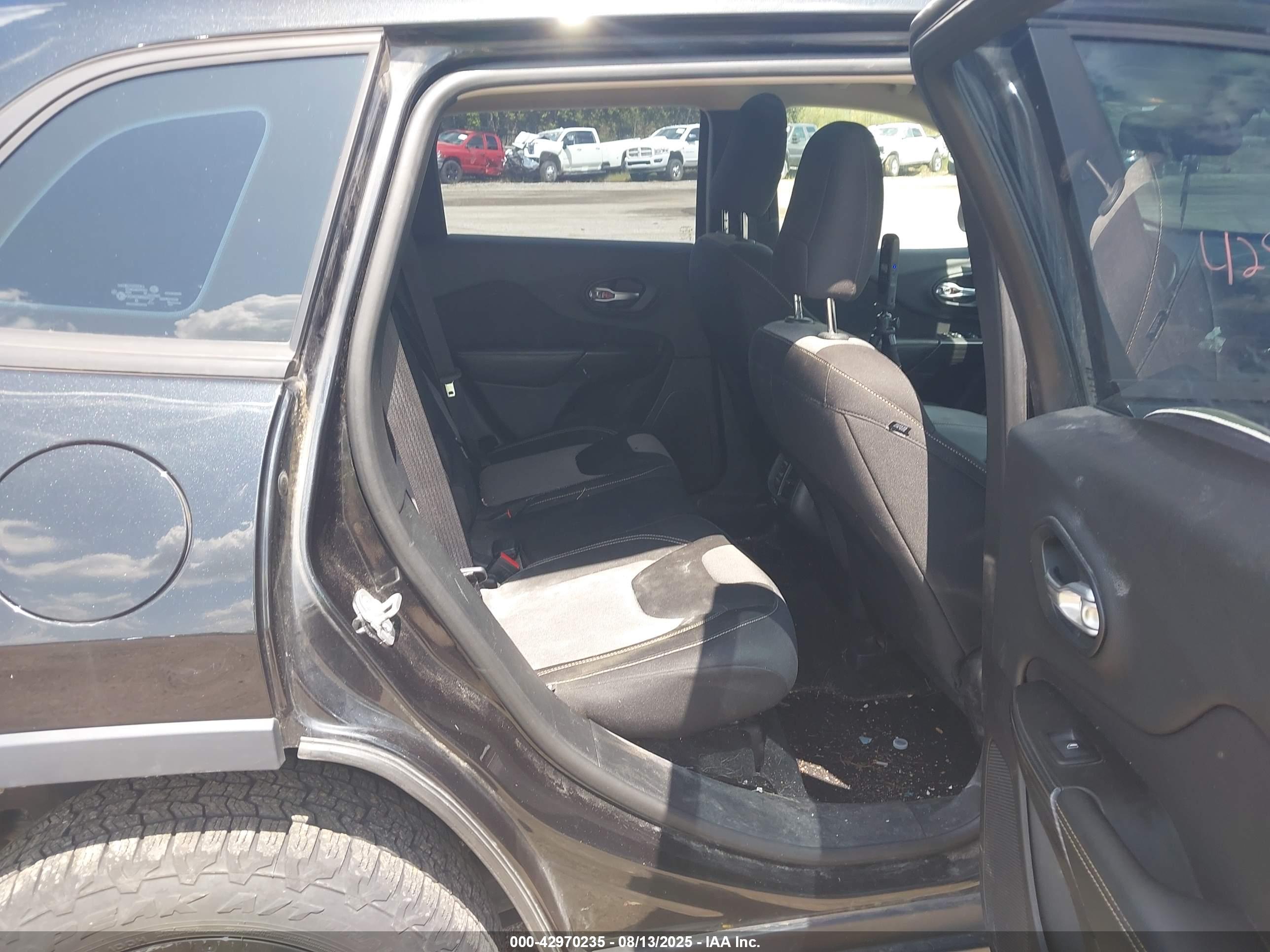 JEEP CHEROKEE image 8