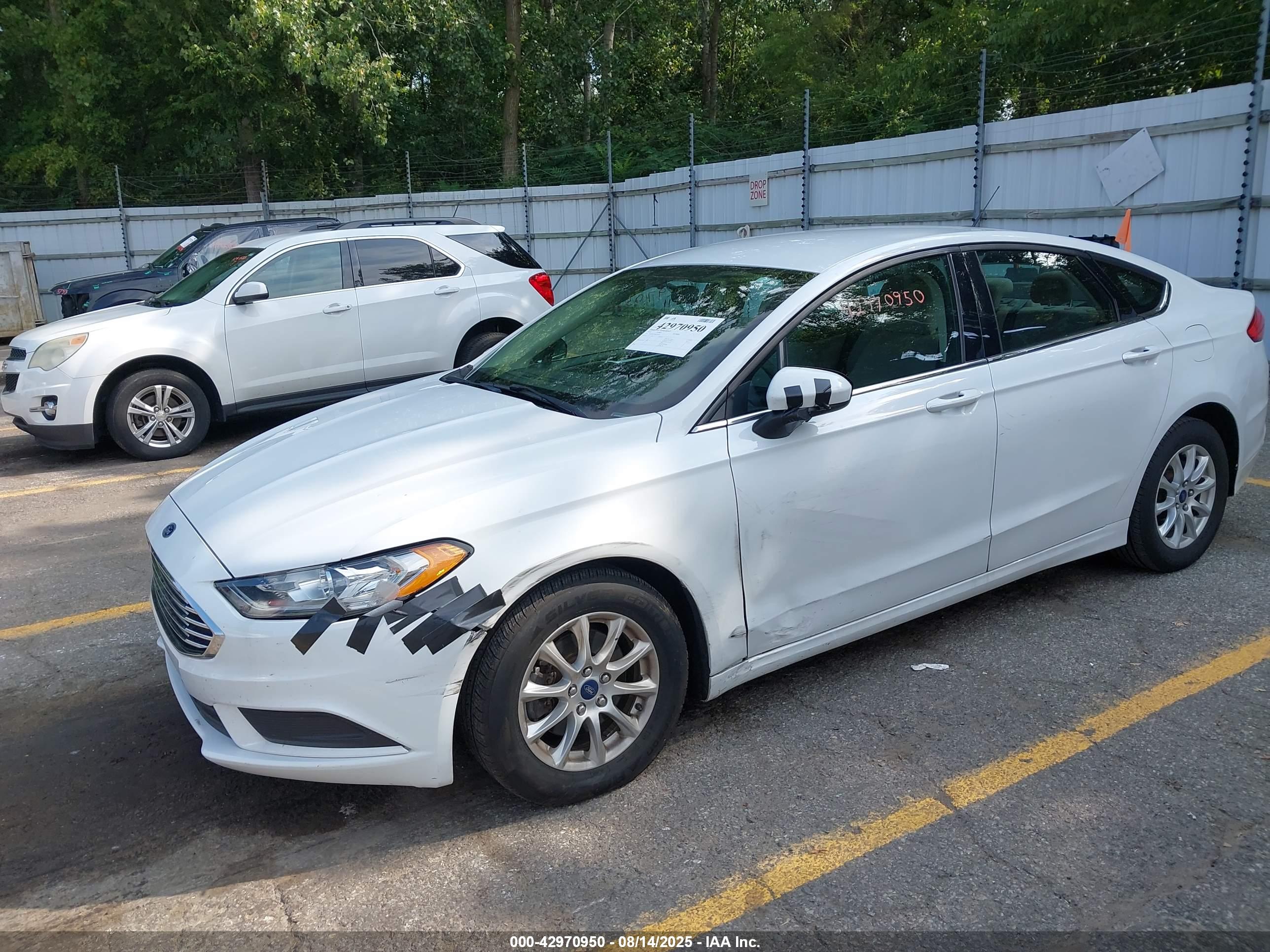 FORD FUSION image 2