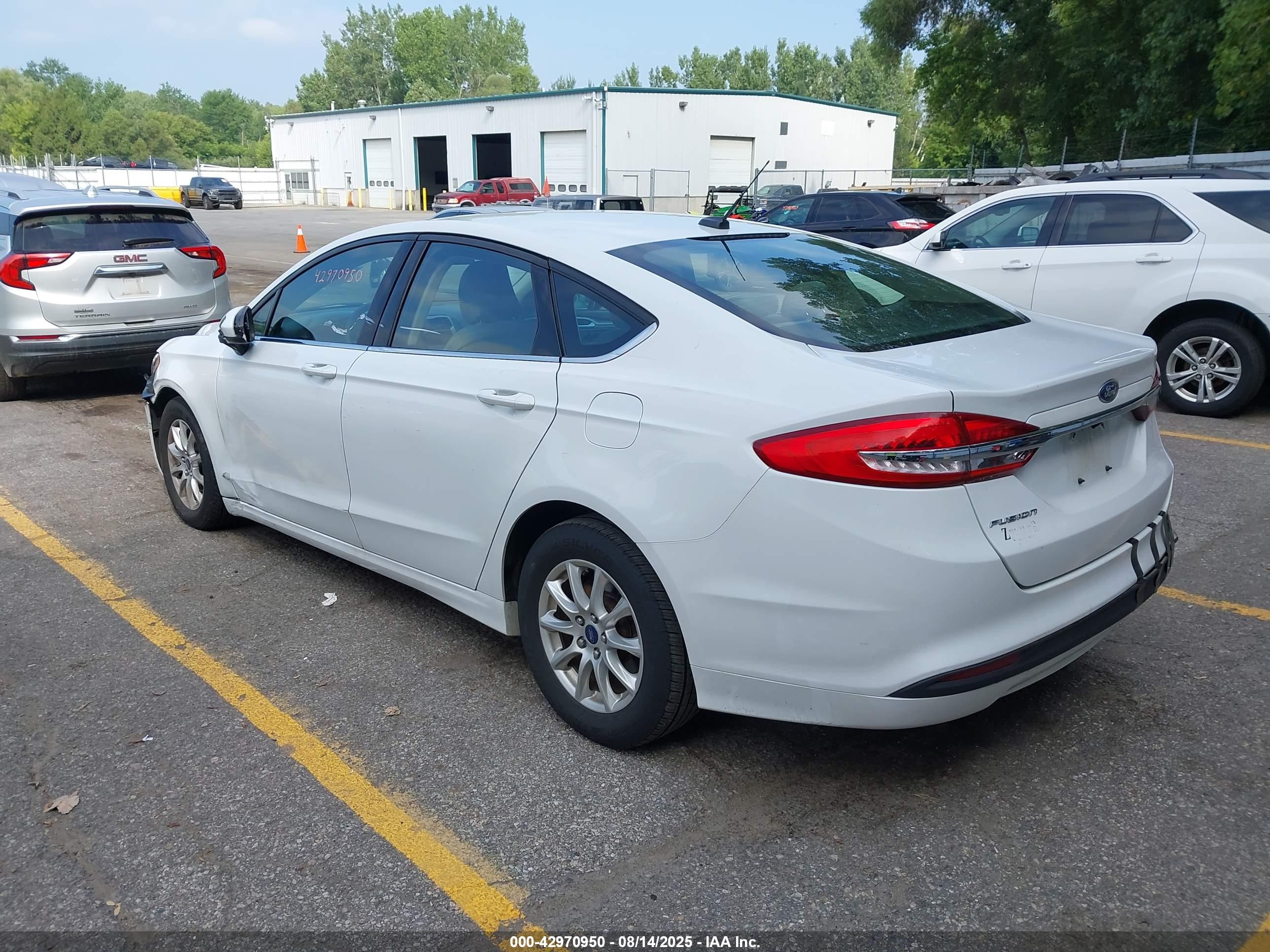 FORD FUSION image 3