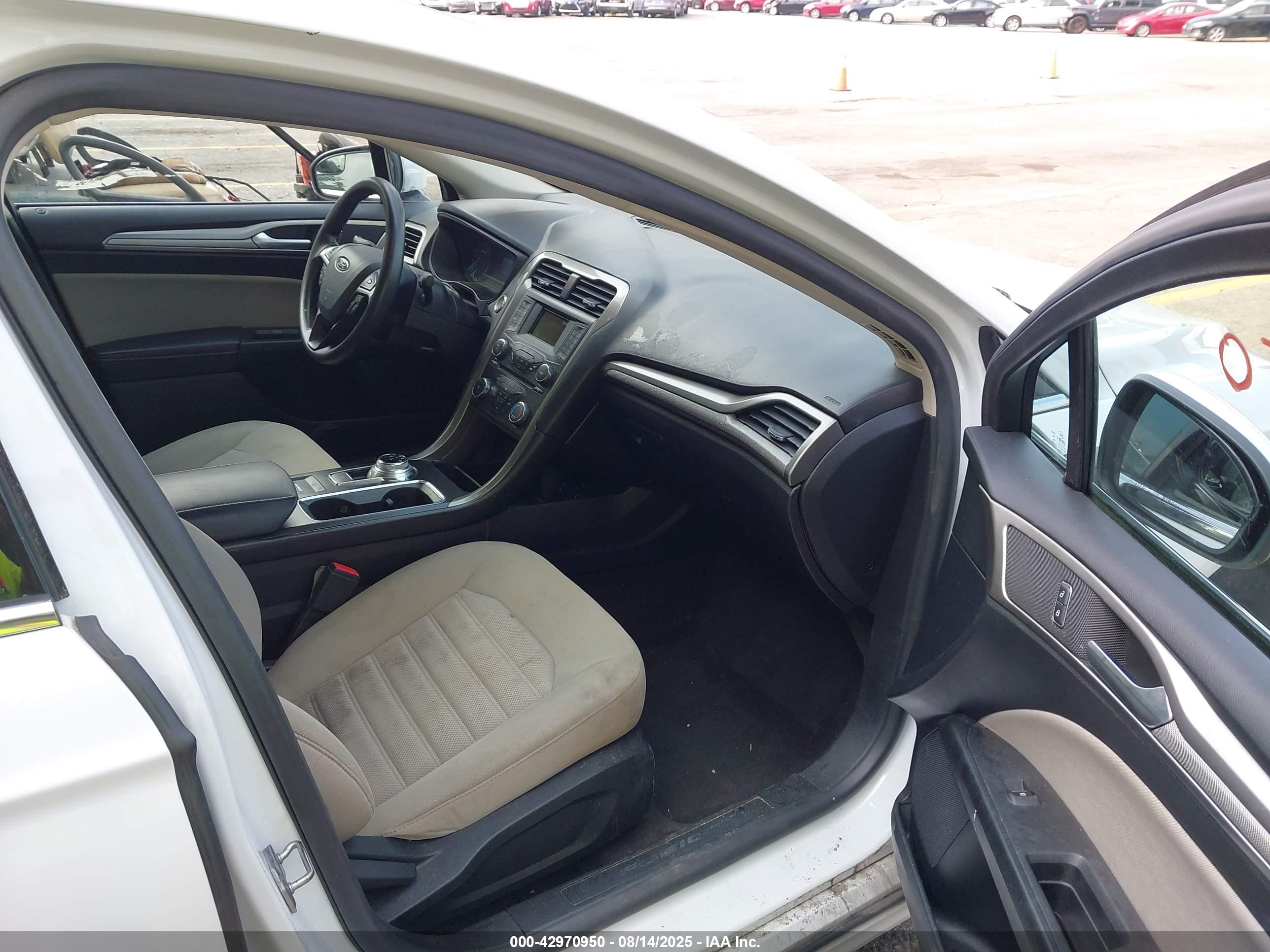 FORD FUSION image 5