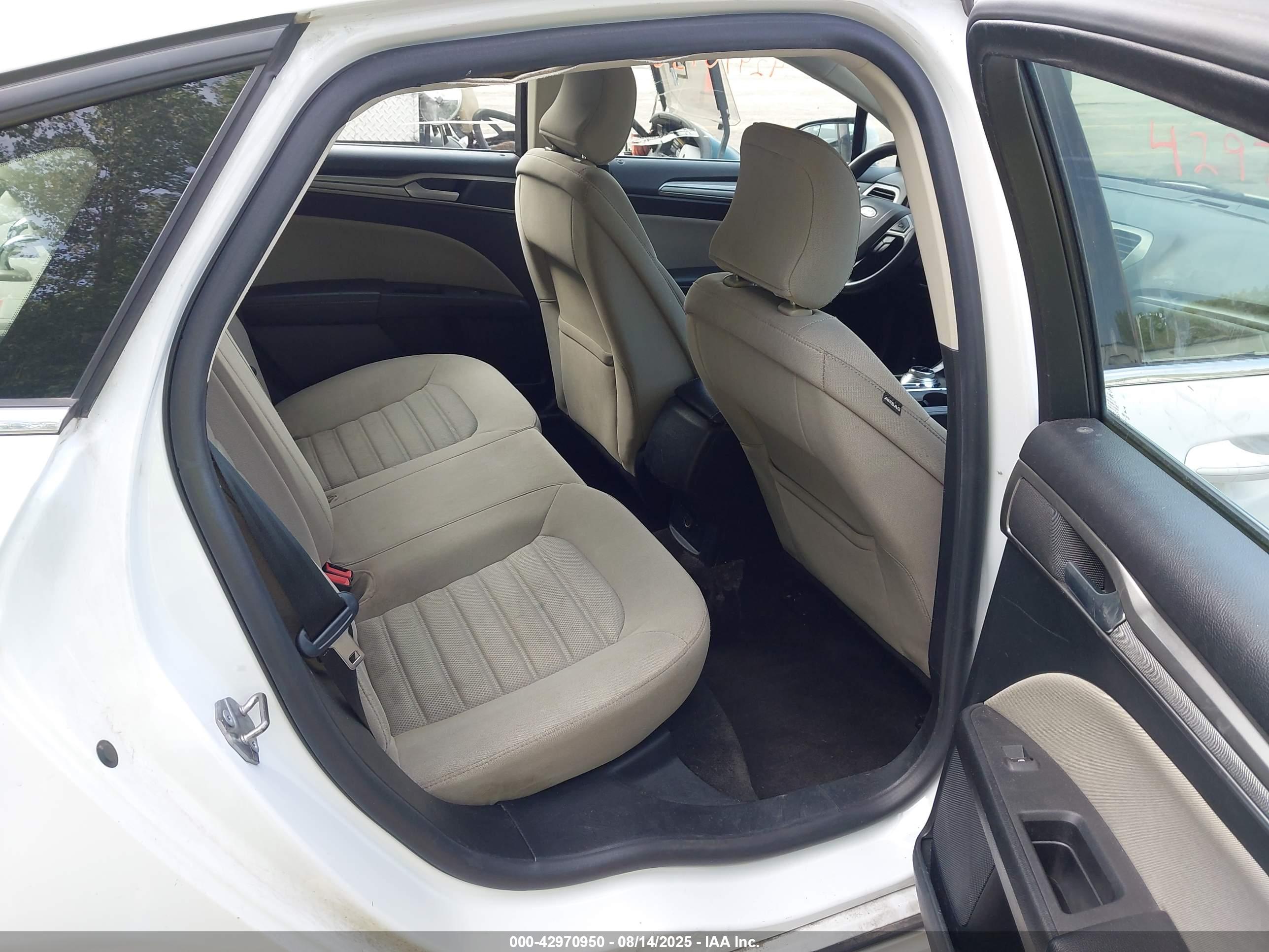 FORD FUSION image 8