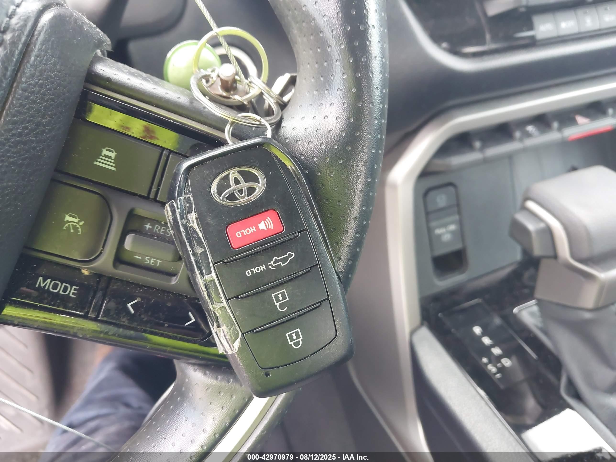 TOYOTA TUNDRA image 11