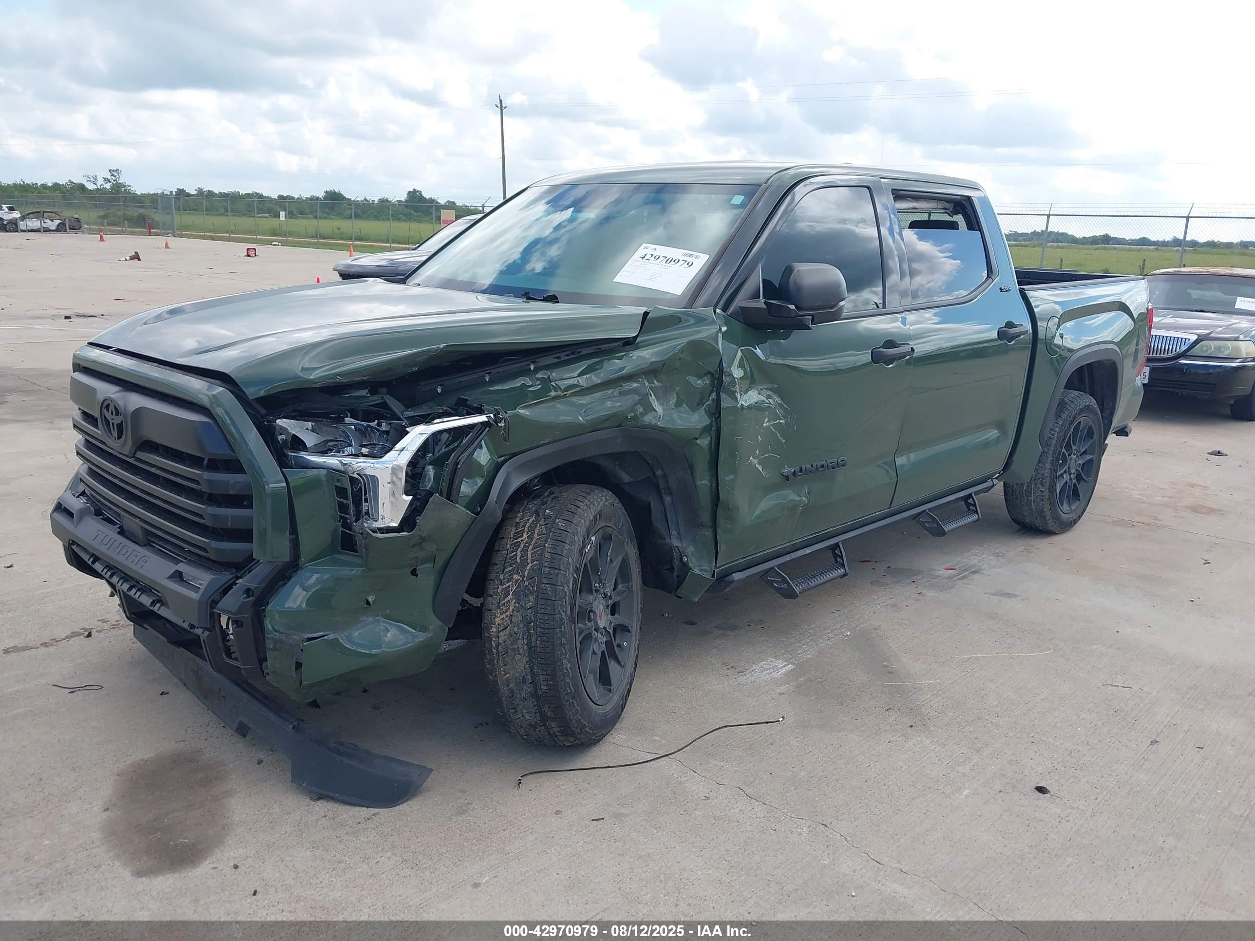 TOYOTA TUNDRA image 2