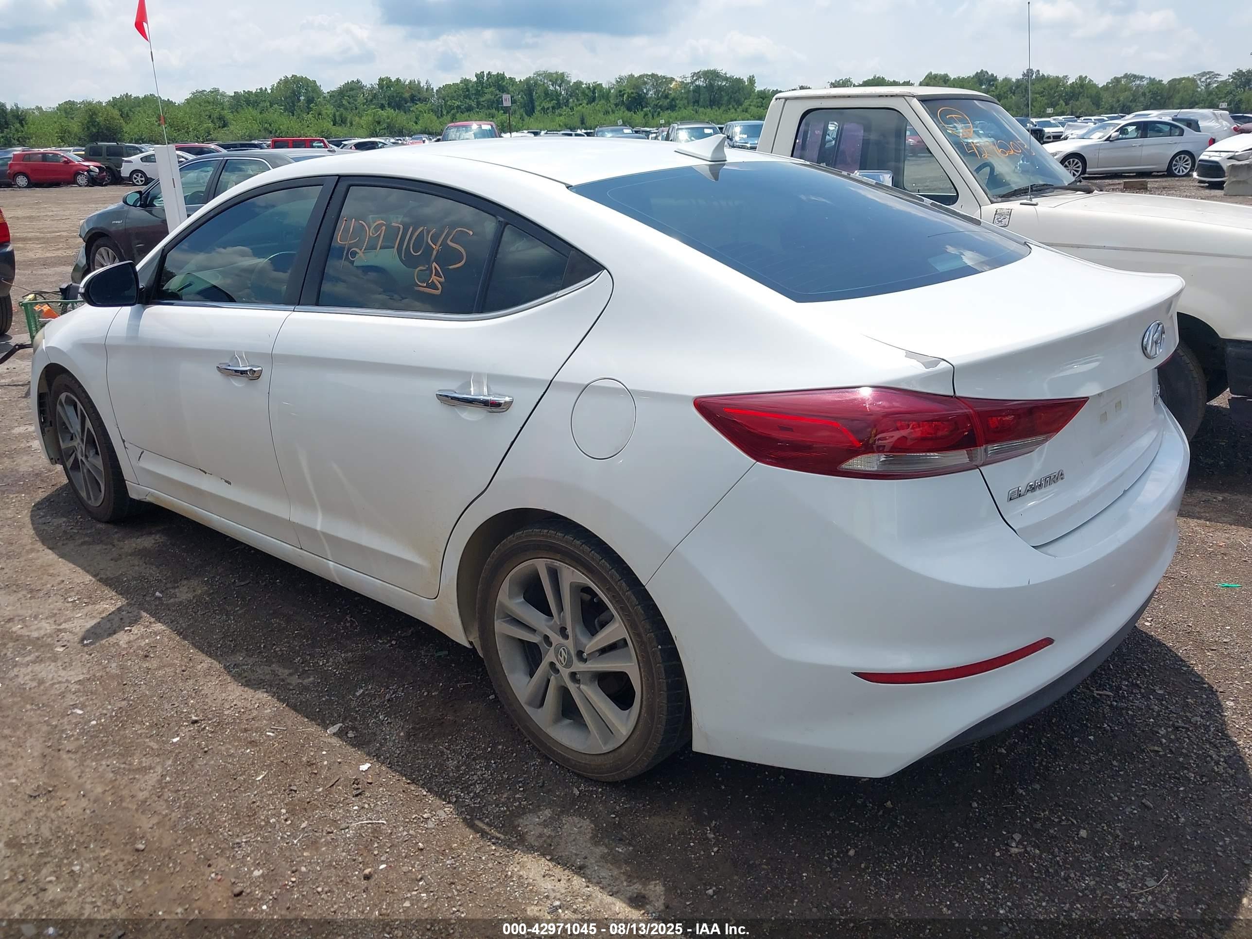 HYUNDAI ELANTRA image 3