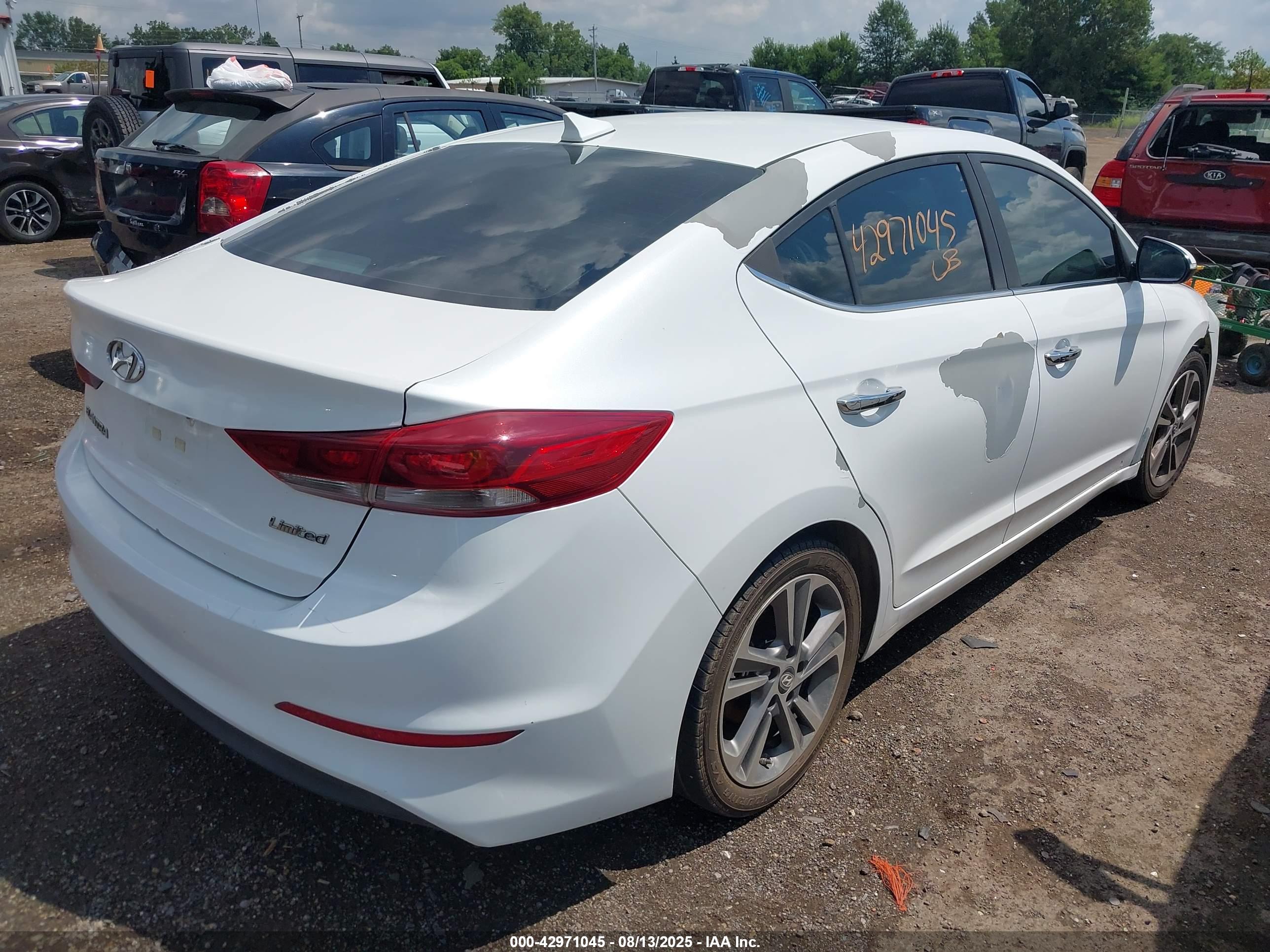 HYUNDAI ELANTRA image 4