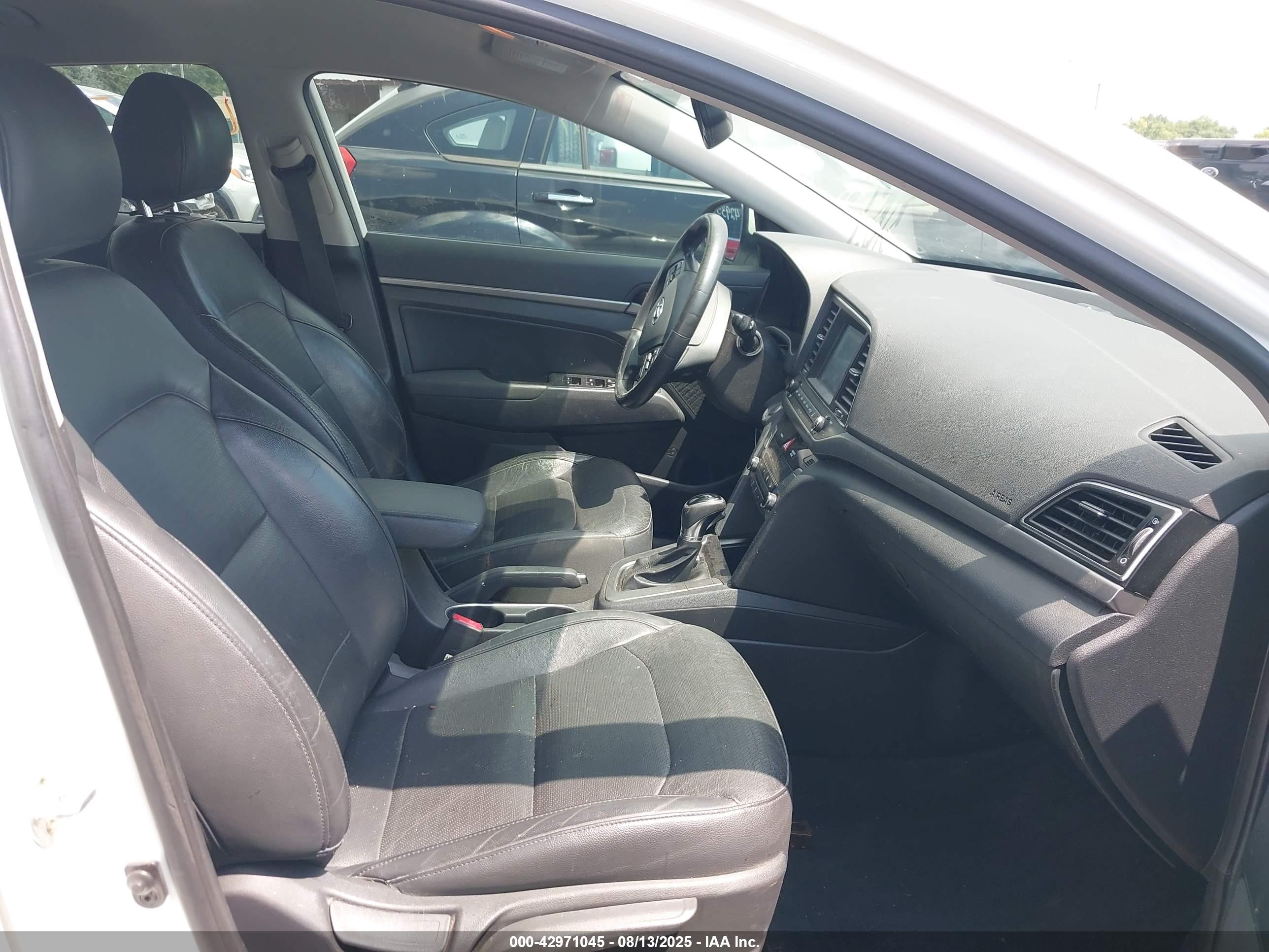 HYUNDAI ELANTRA image 5