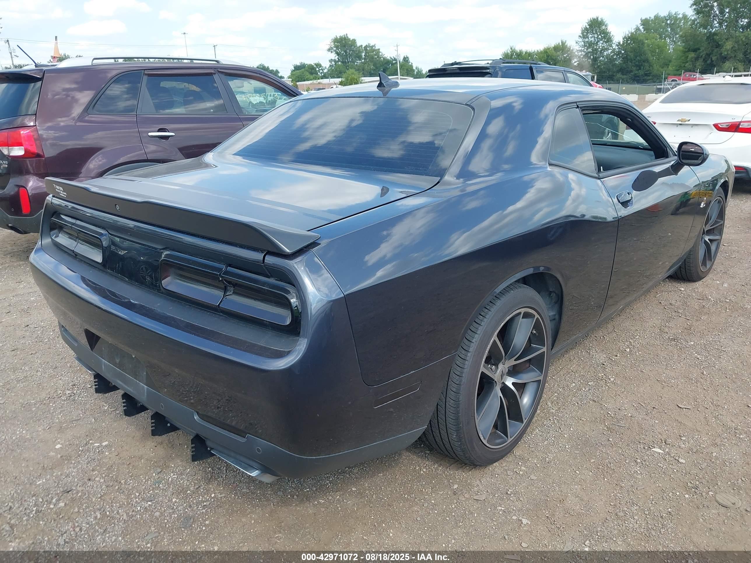 DODGE CHALLENGER image 4