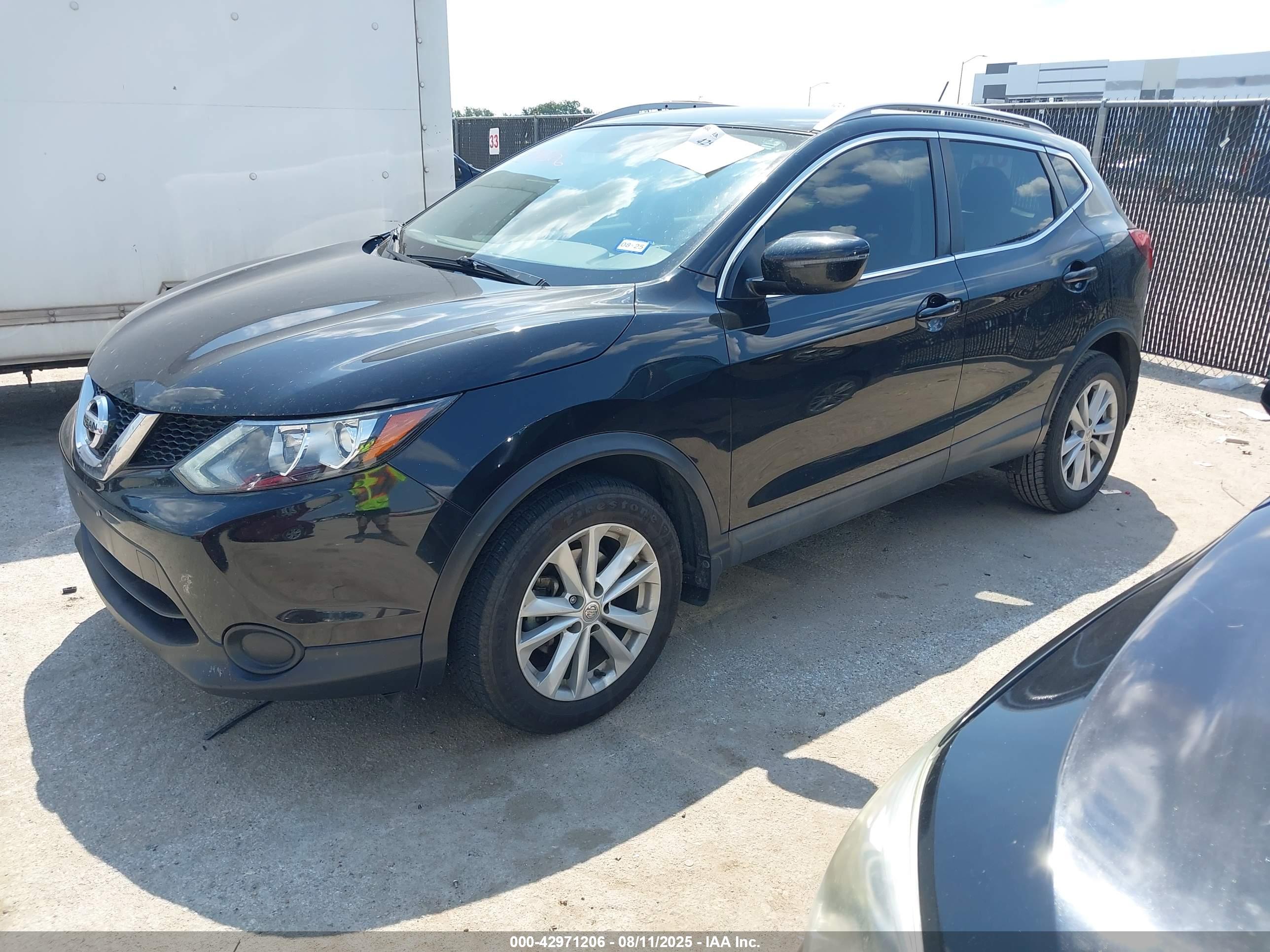 NISSAN ROGUE image 2