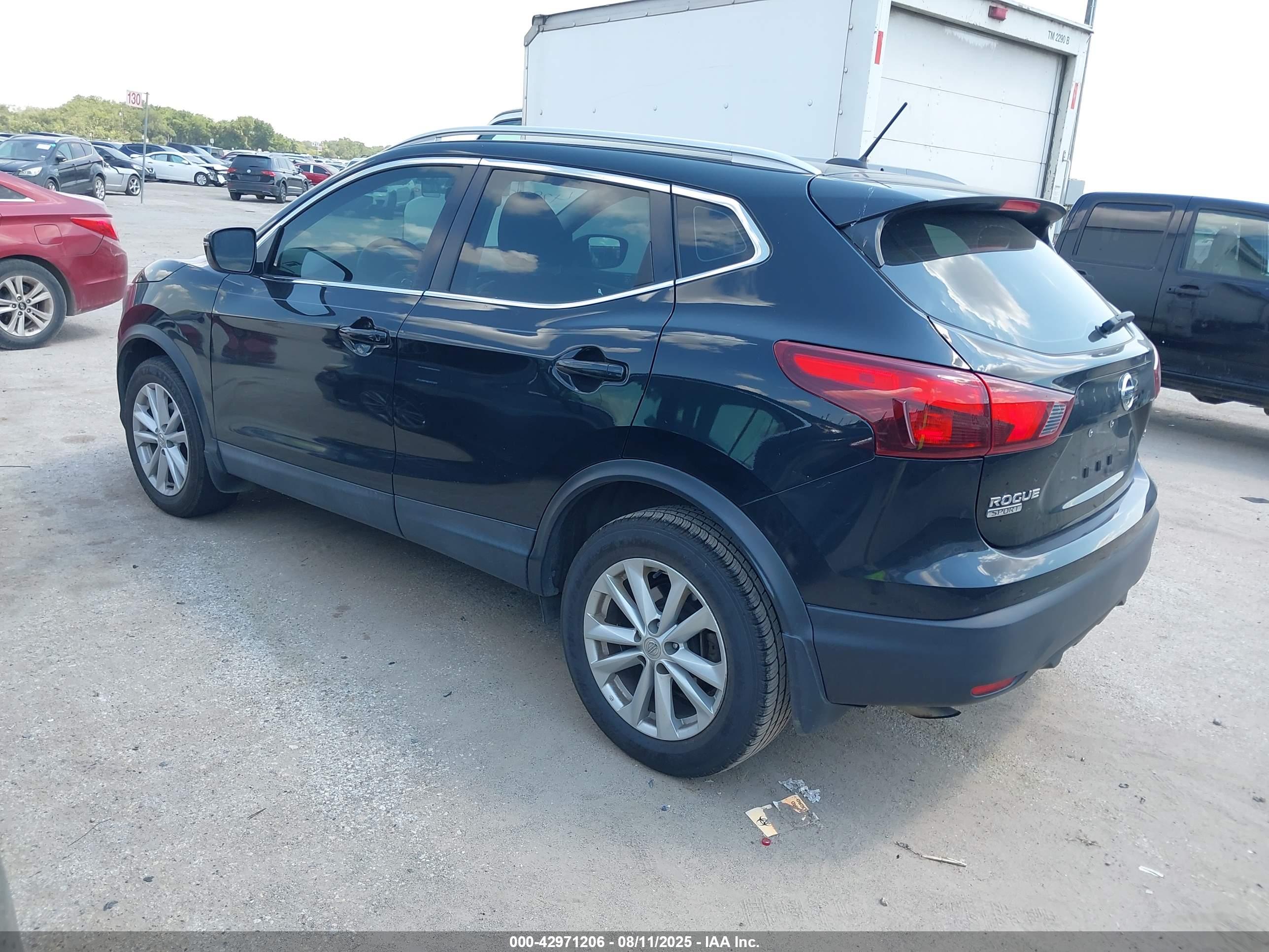 NISSAN ROGUE image 3