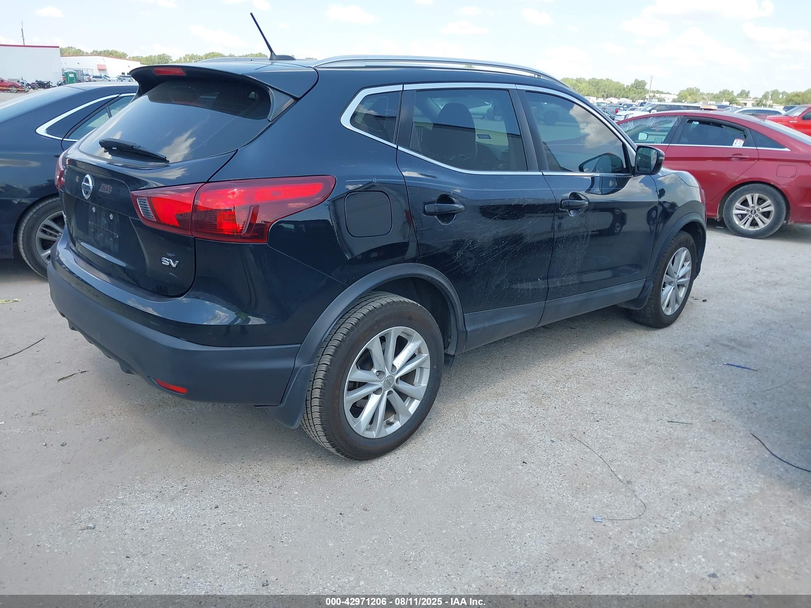 NISSAN ROGUE image 4